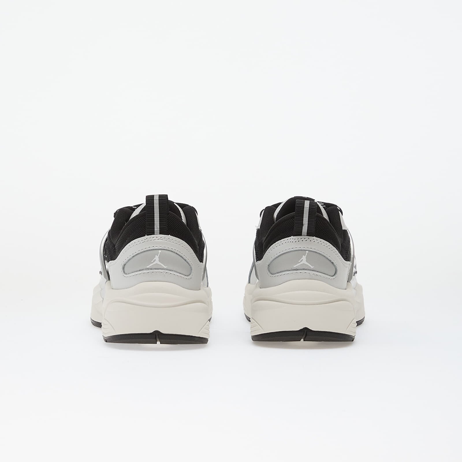 Jordan Сникърси Trunner Photon Dust/ White-Black-Sail
