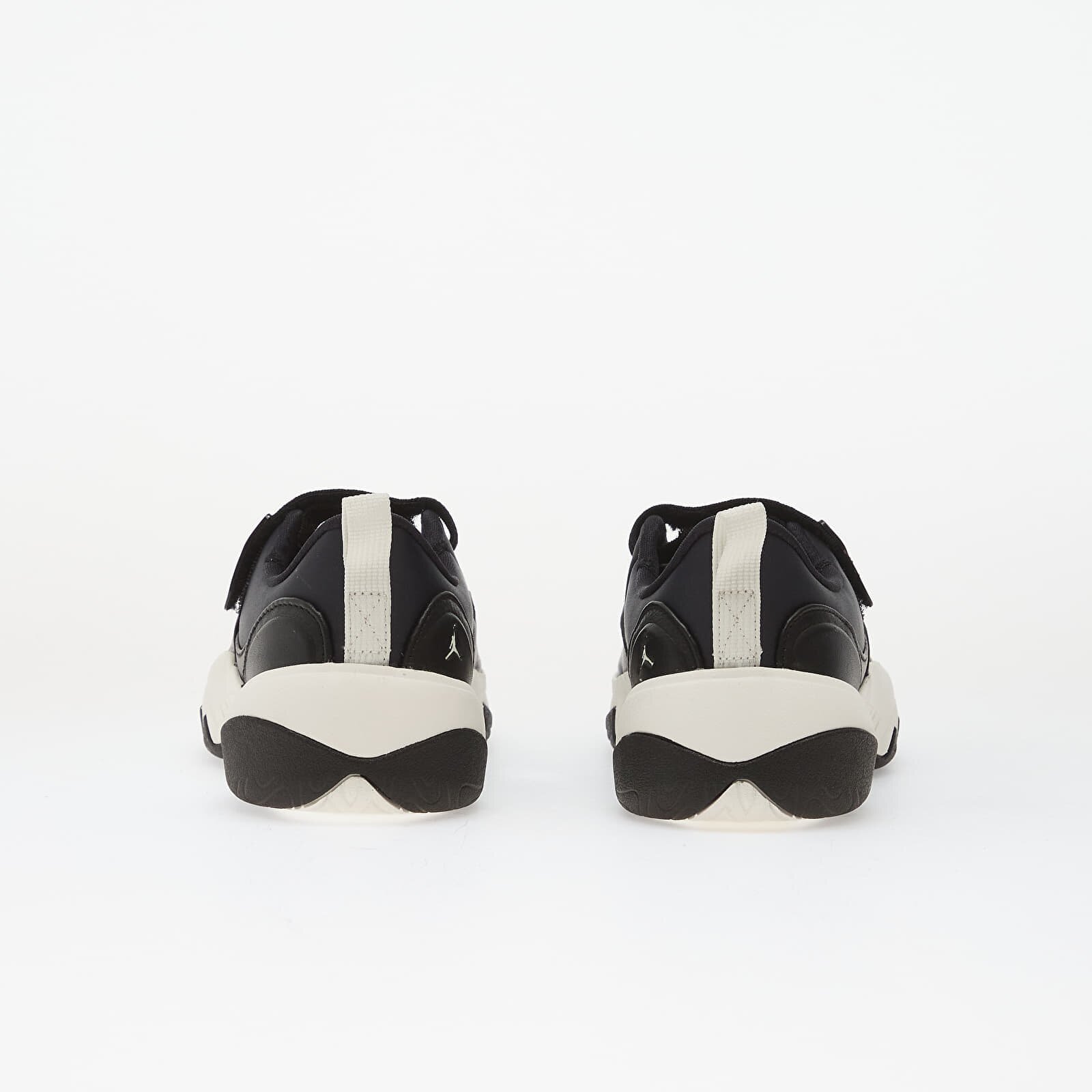 Jordan Сникърси W Pointe Black/ Sail