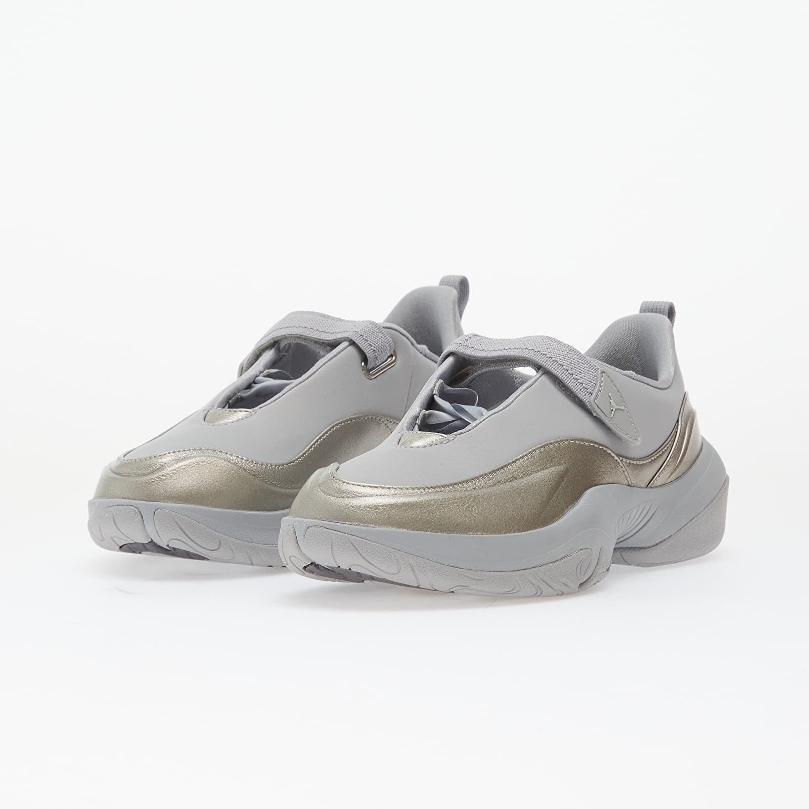 Jordan Сникърси W Pointe Metallic Silver/ Photon Dust-Smoke Grey