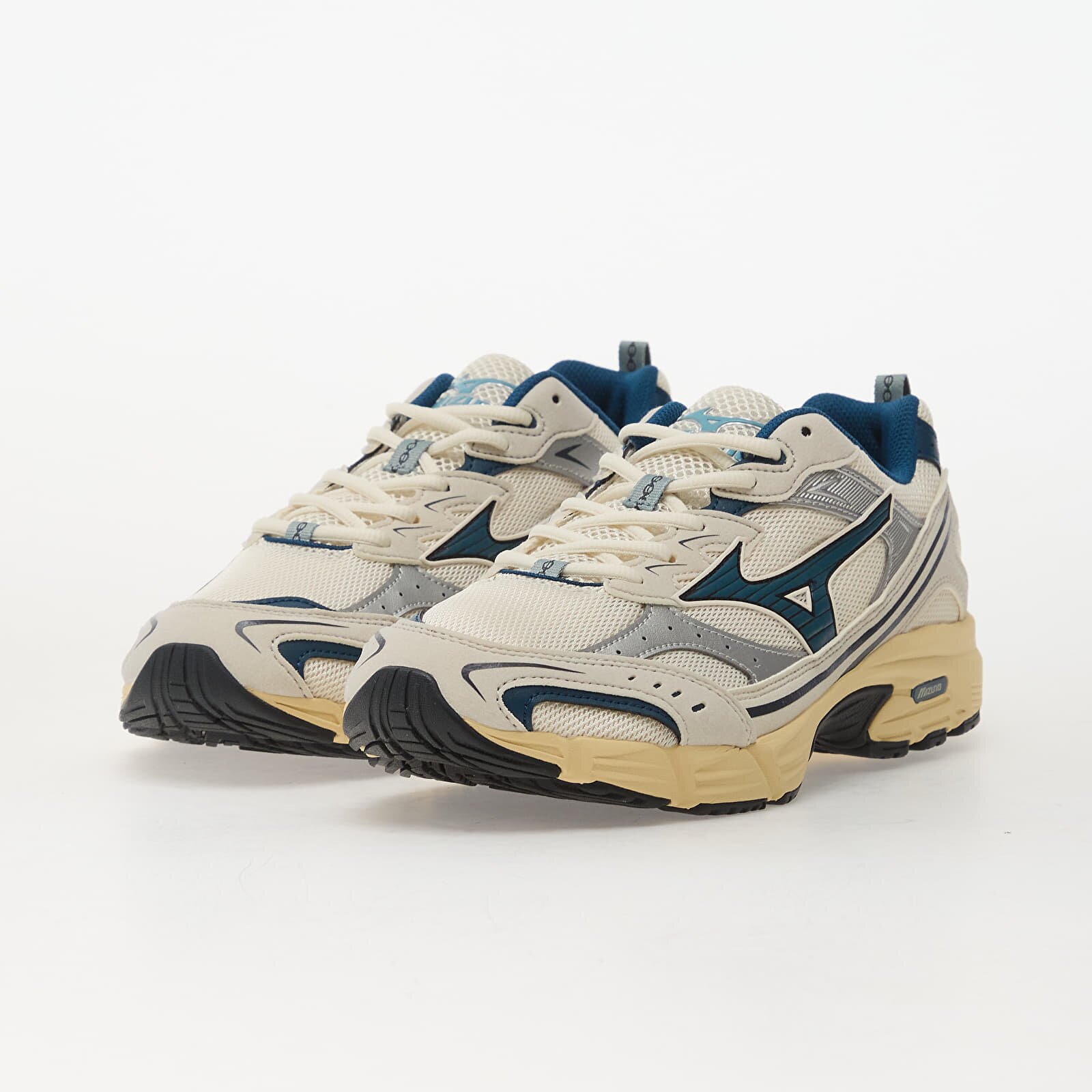 Mizuno Сникърси Mxr (U) Pristine/ Sailor Blue/ Silver Bi