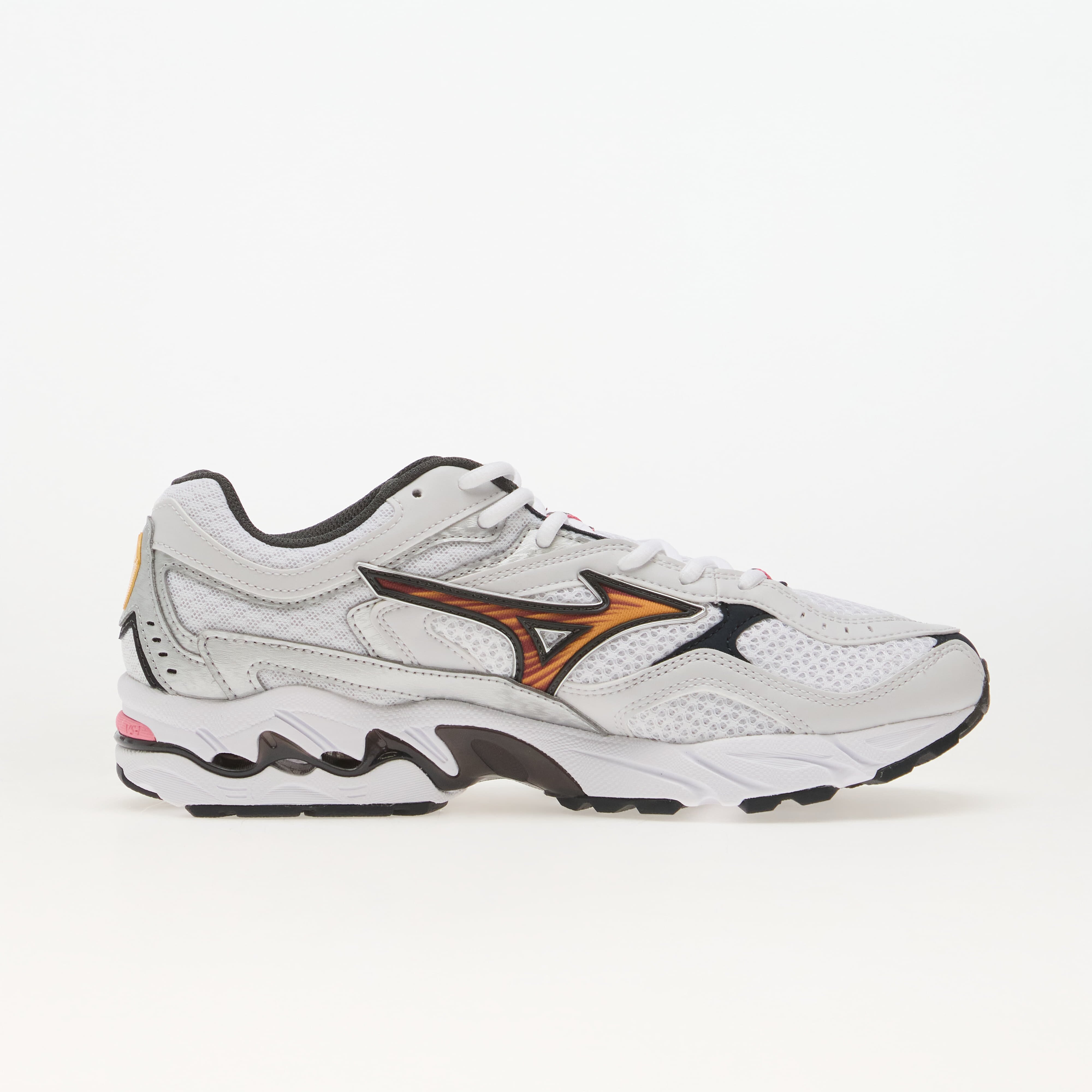 Mizuno Сникърси Wave Mustang LS OG White/ Artisan's Gold/ Galaxy Silver