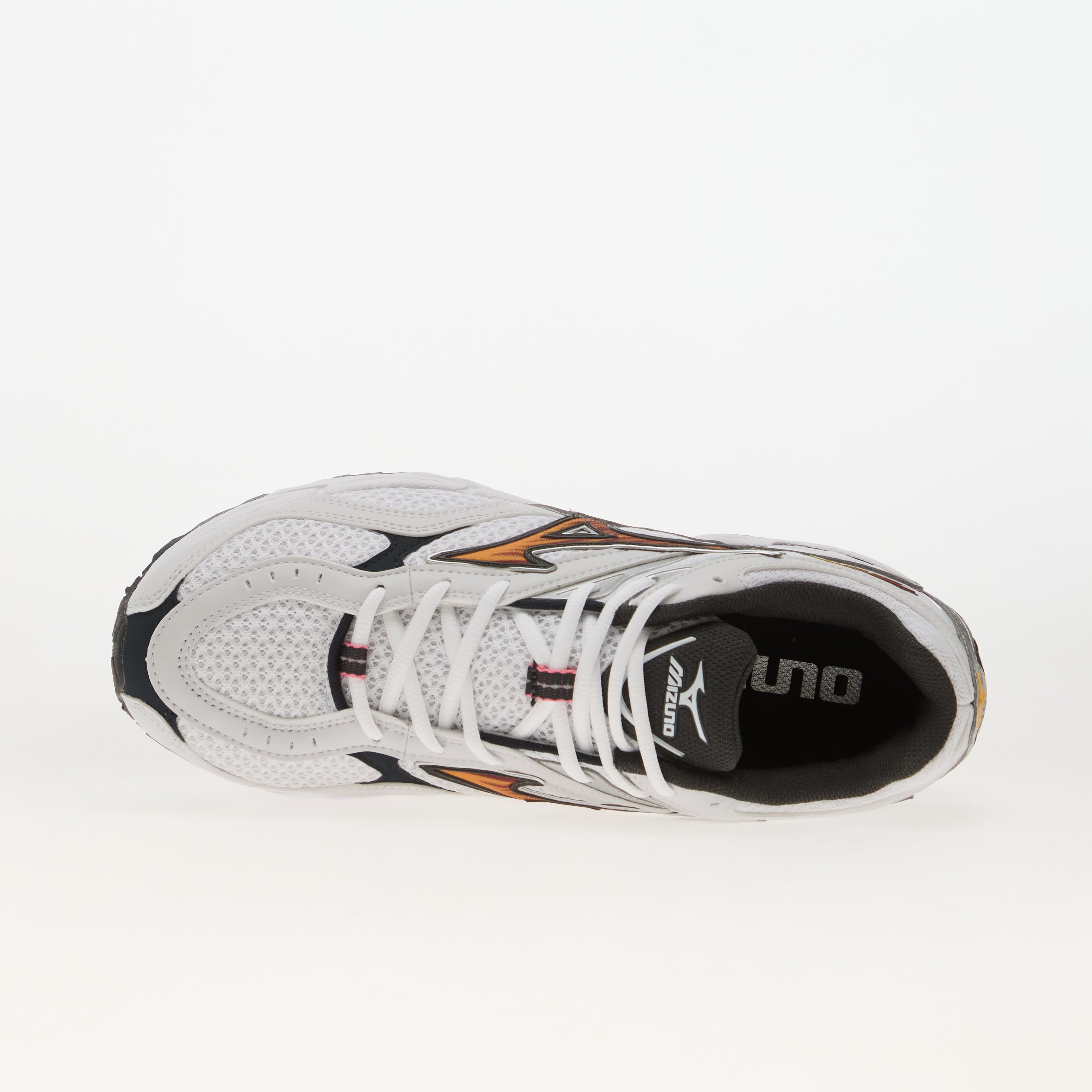 Mizuno Сникърси Wave Mustang LS OG White/ Artisan's Gold/ Galaxy Silver