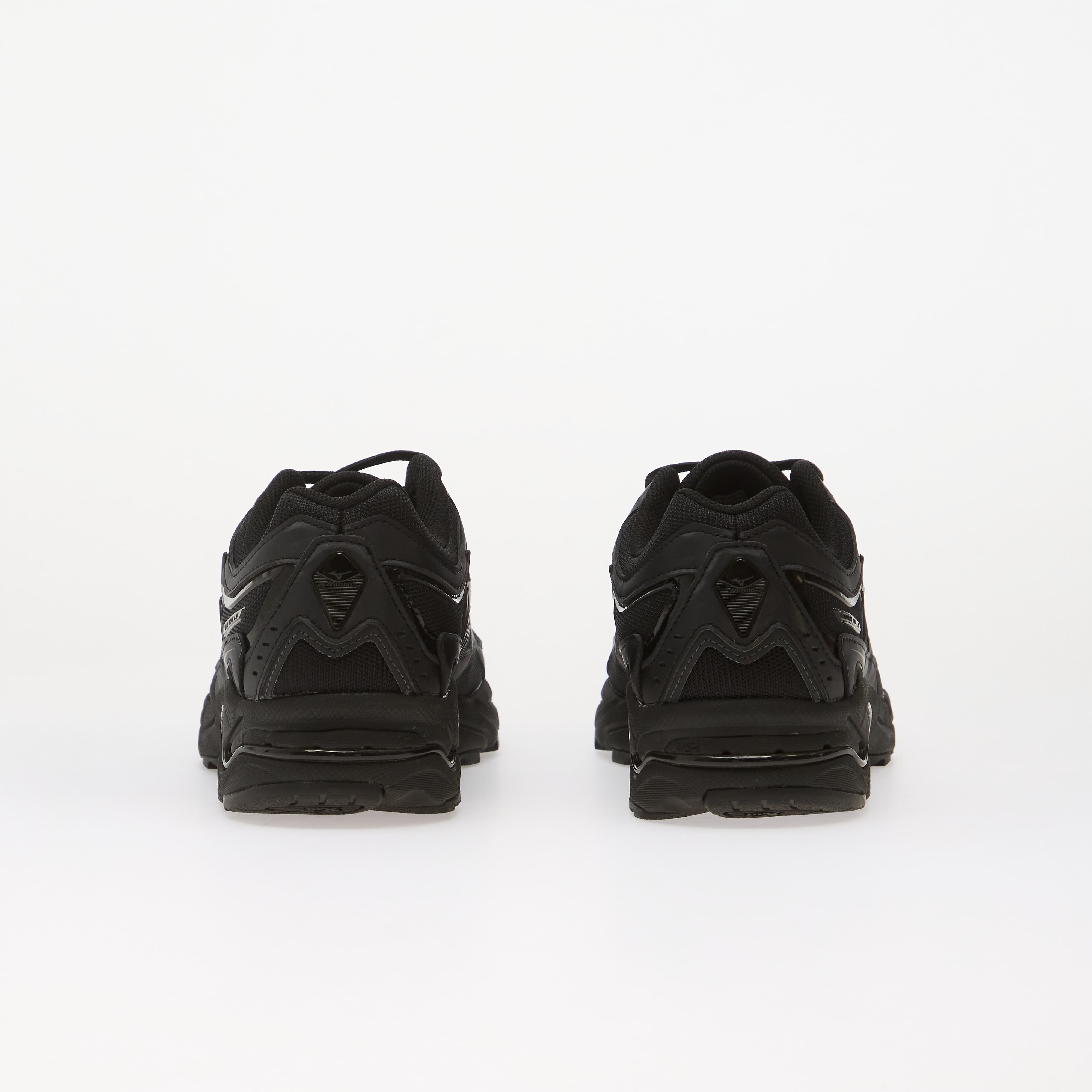 Mizuno Сникърси Wave Mustang LS Tech Black/ Iron Gate/ Metallic Gray