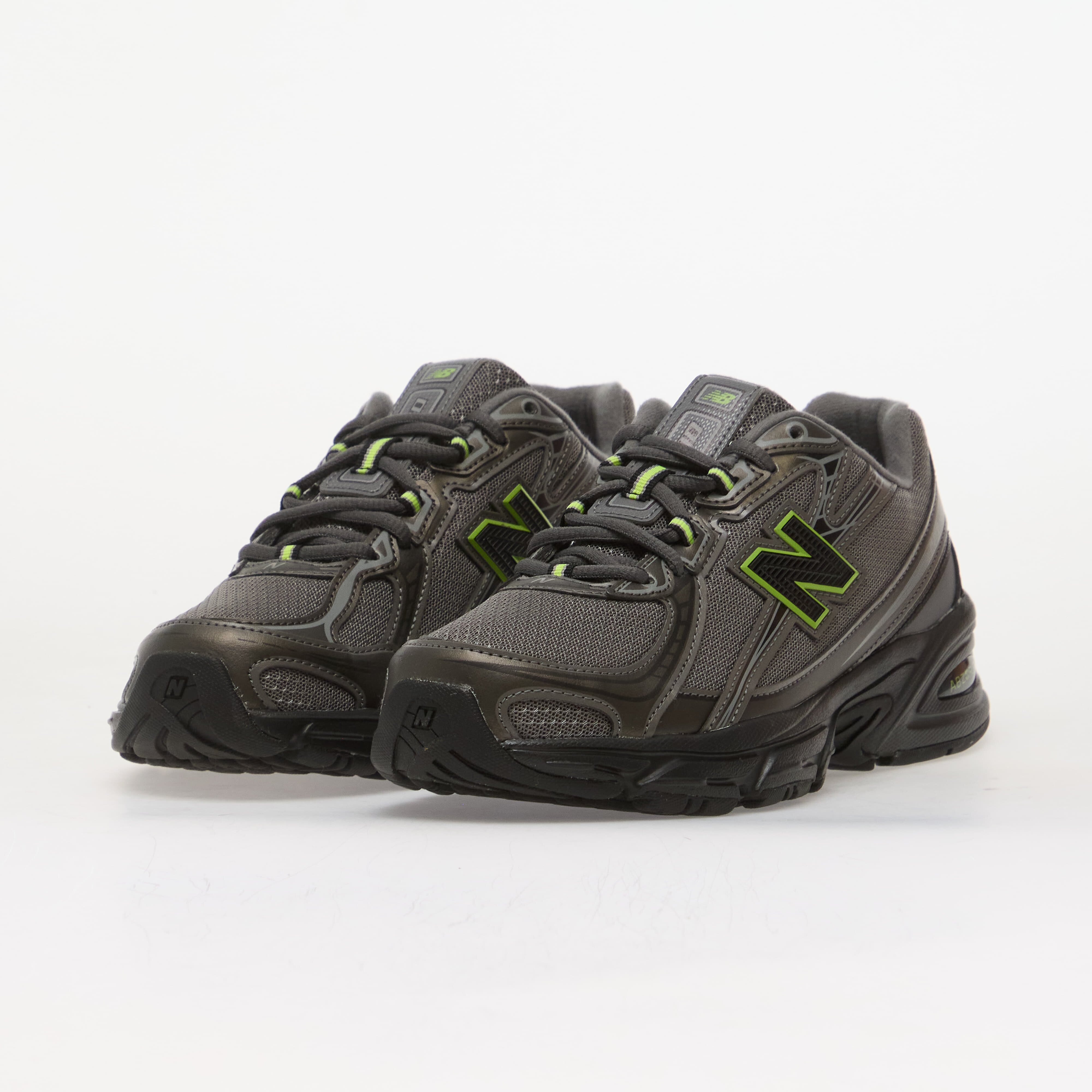 New Balance Обувки 740 Kids Black Metallic/ Alkaline Green