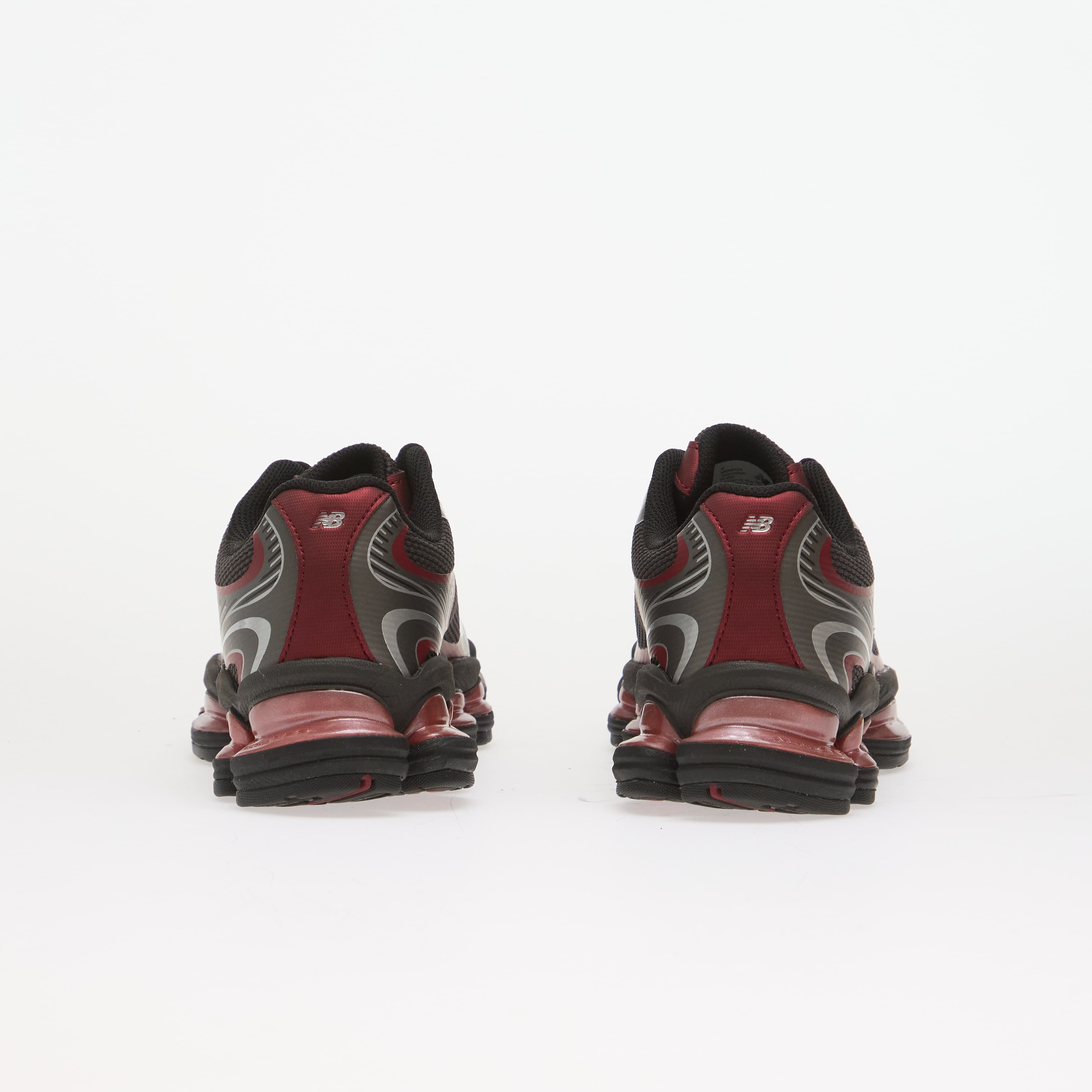 New Balance Сникърси 2000 Black Cement/ Podium Red