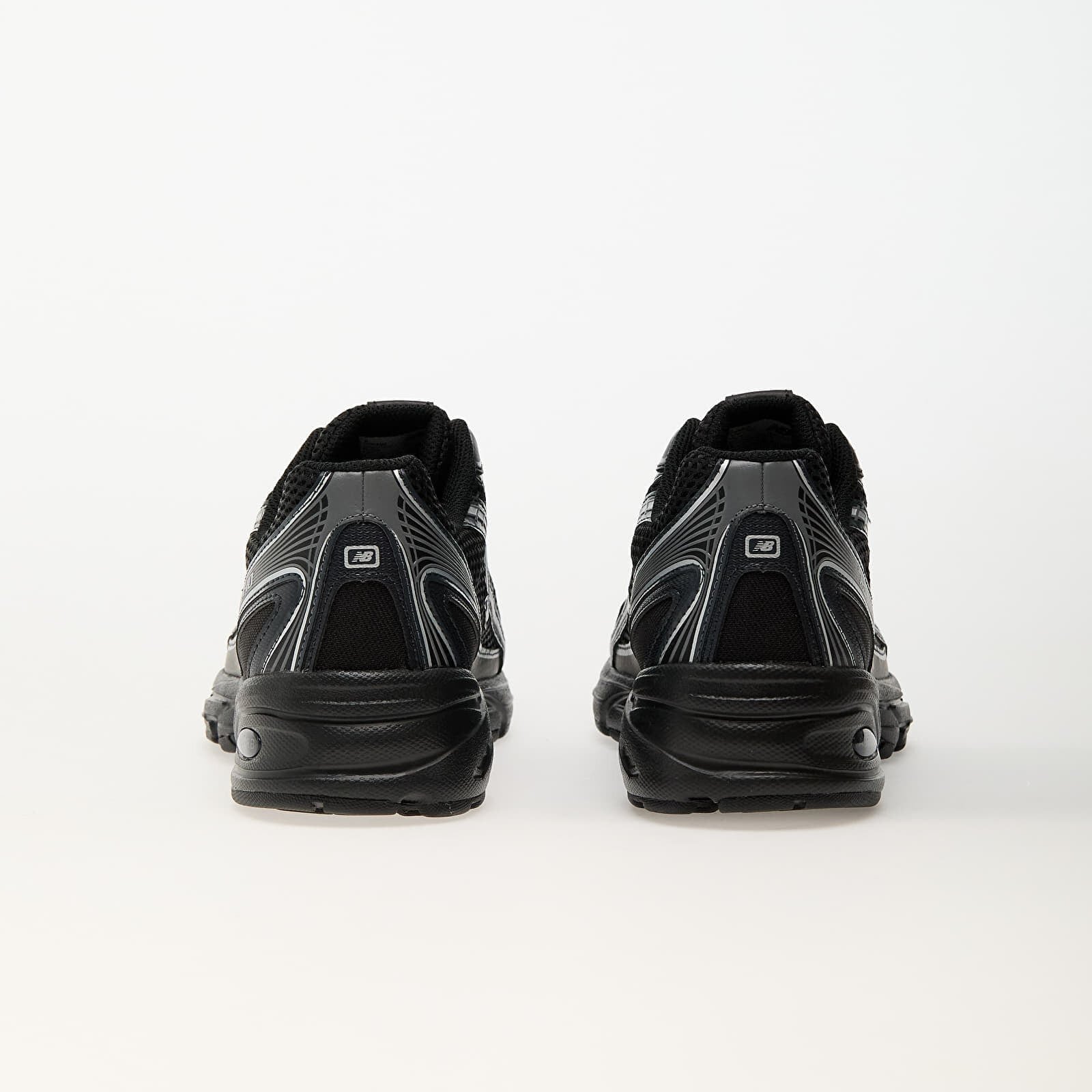 New Balance Сникърси 740