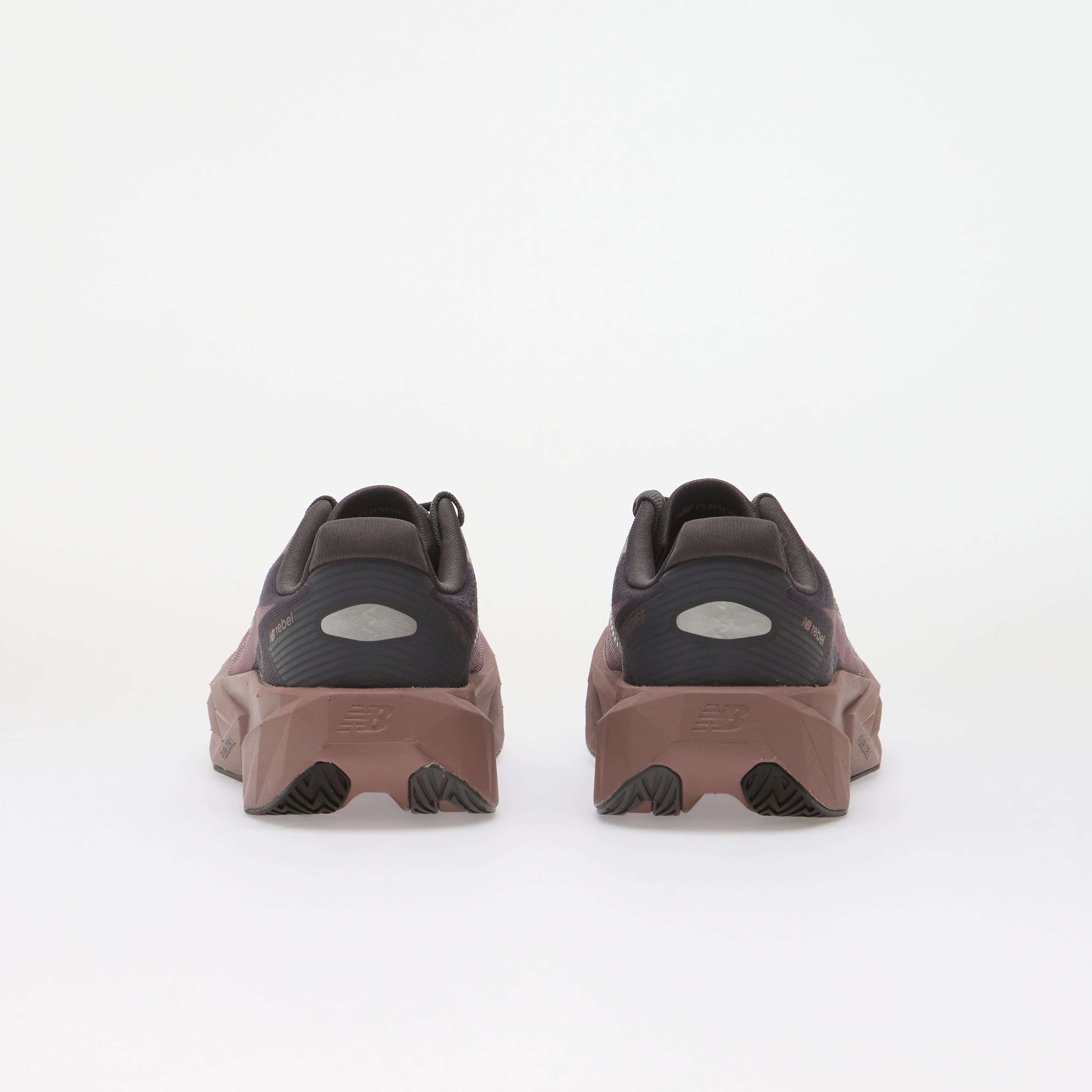 New Balance Сникърси FuelCell Rebel v5 Magnet/ Pebble