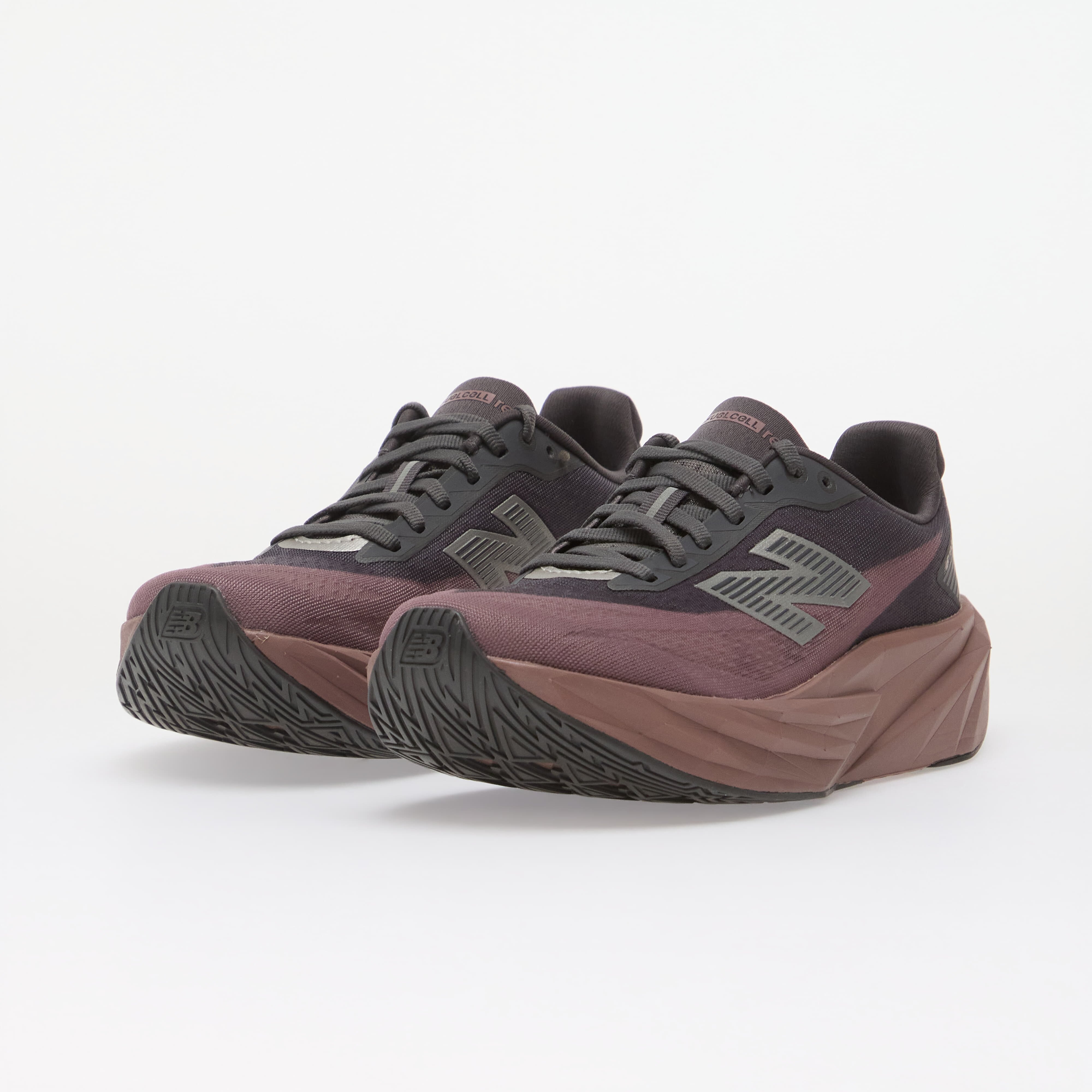 New Balance Сникърси FuelCell Rebel v5 Magnet/ Pebble