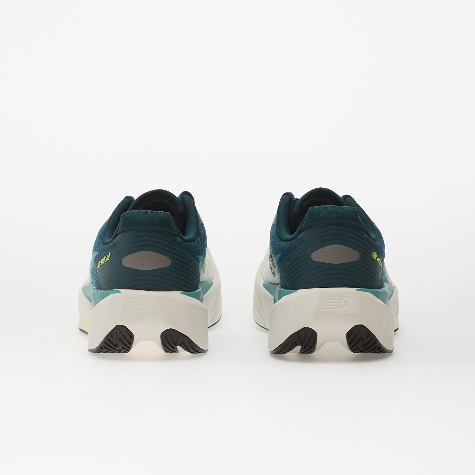 New Balance Сникърси FuelCell Rebel v5 Medusa Green/ Faded Teal