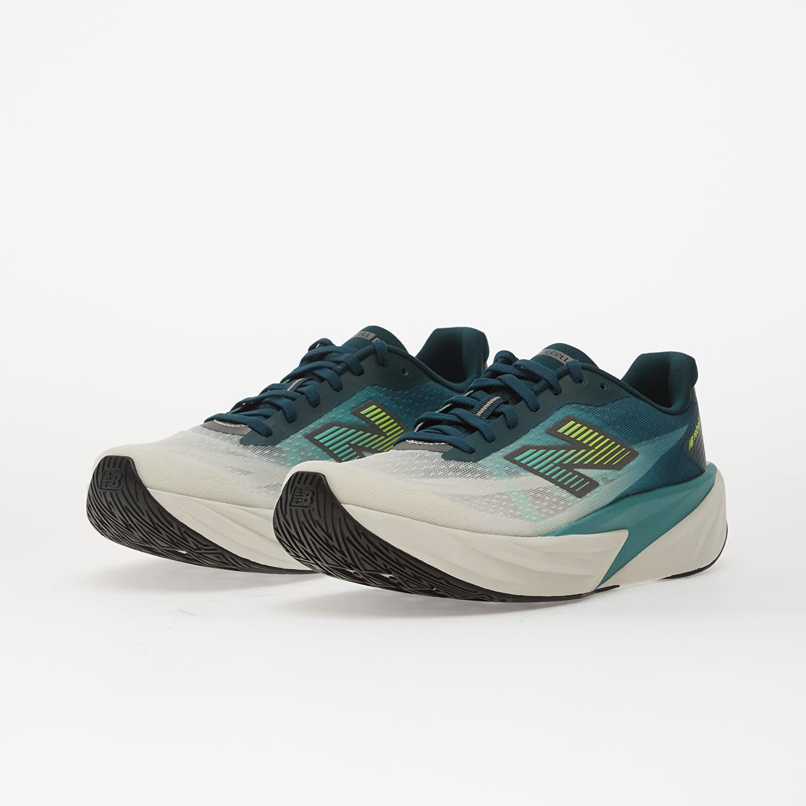 New Balance Сникърси FuelCell Rebel v5 Medusa Green/ Faded Teal