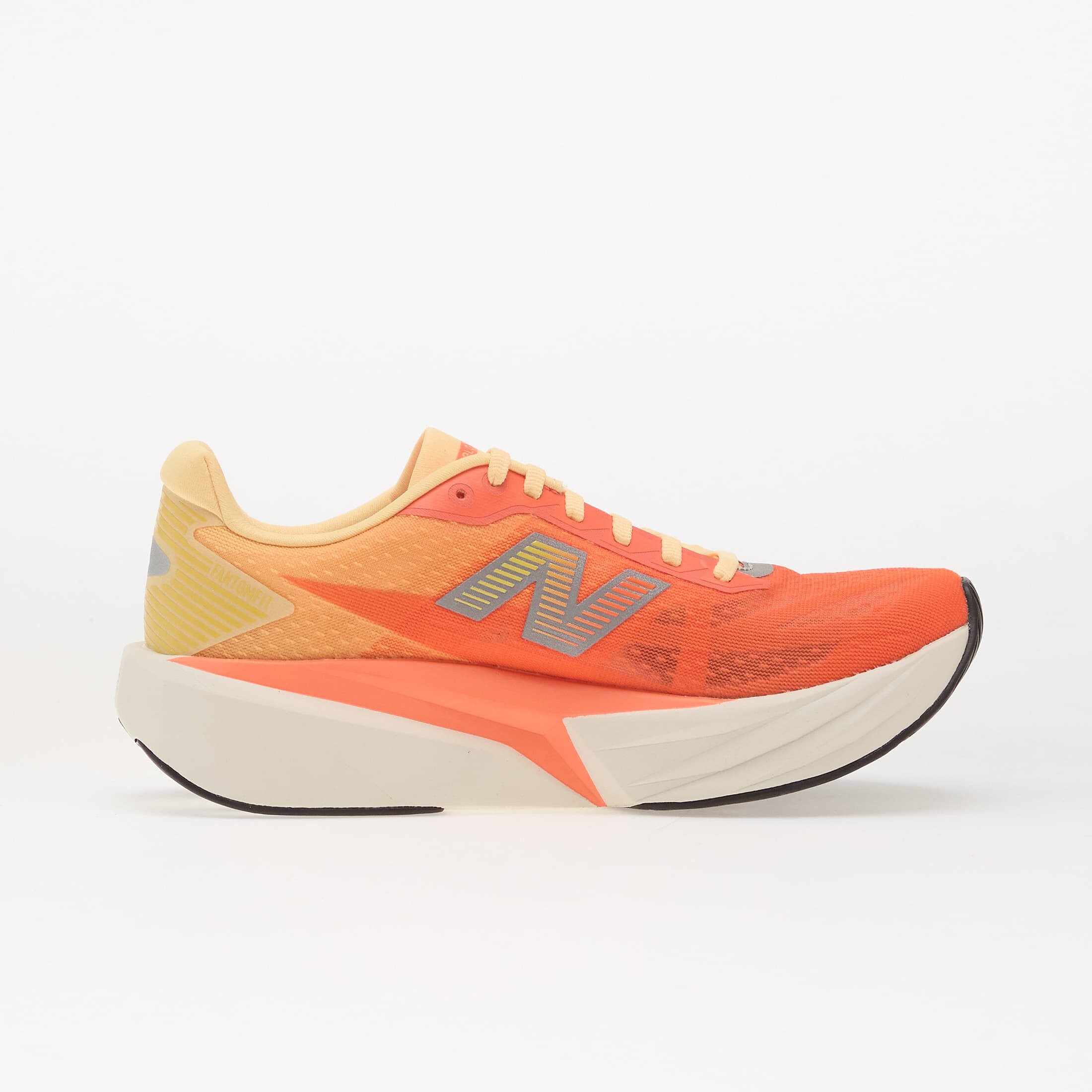 New Balance Сникърси FuelCell Rebel v5 Tangerine Heat/ Silver Metallic