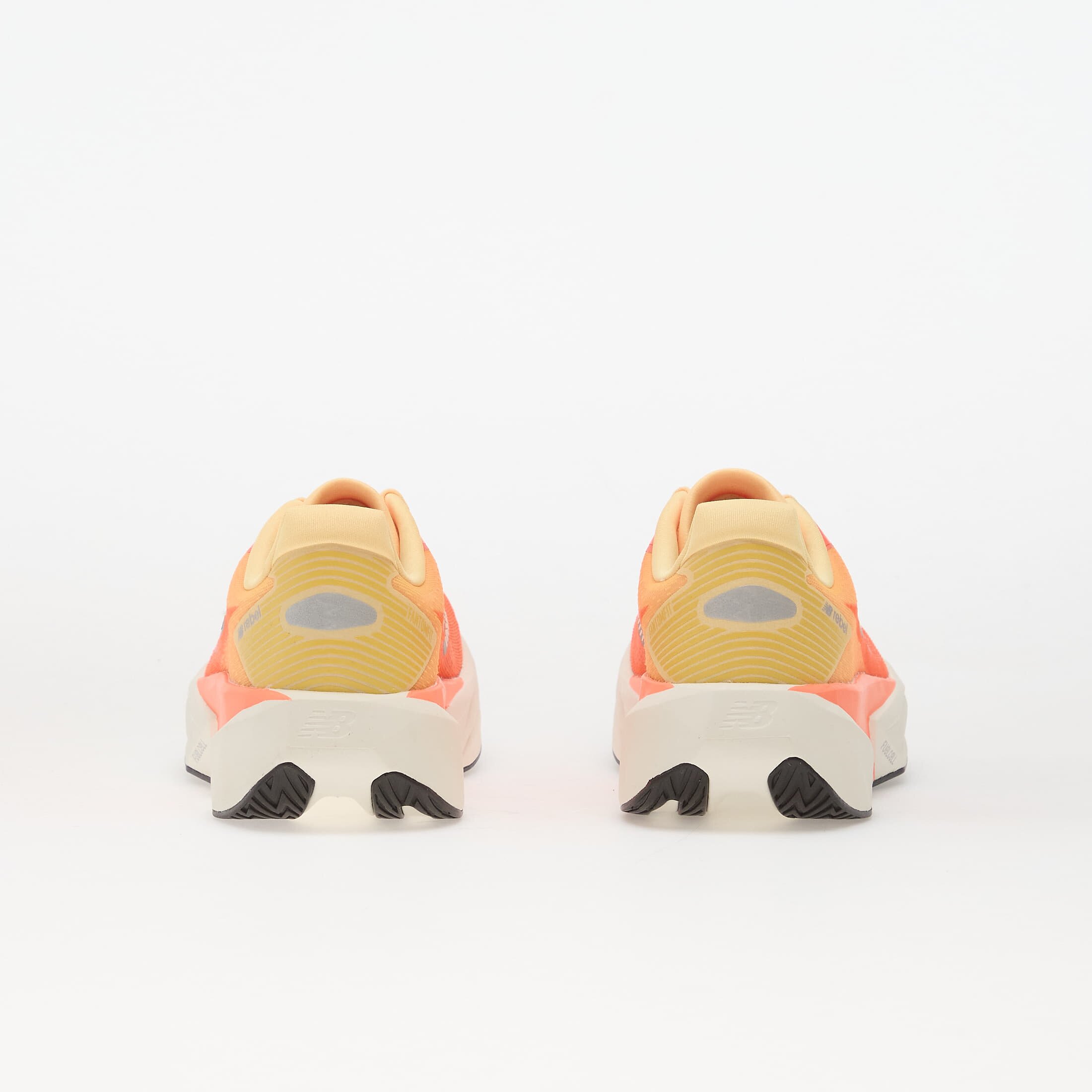New Balance Сникърси FuelCell Rebel v5 Tangerine Heat/ Silver Metallic