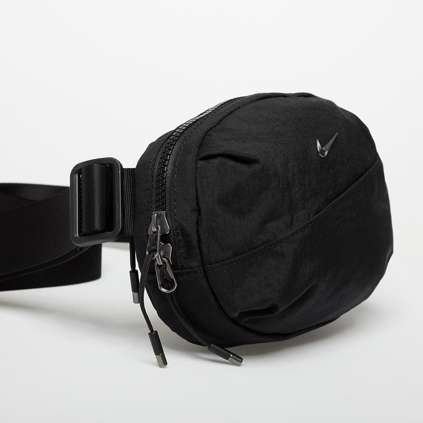 Nike Чанта Aura Crossbody Bag (2L) Black/ Black/ Gunmetal