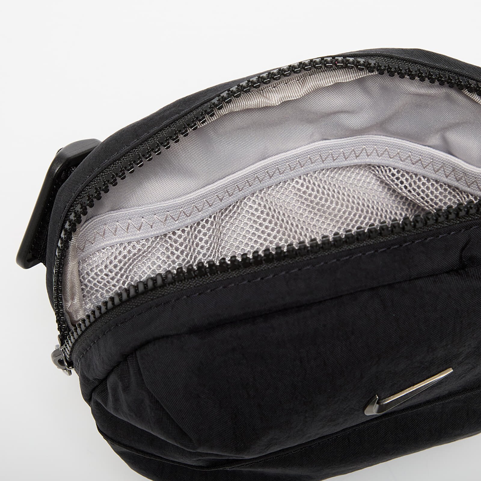 Nike Чанта Aura Crossbody Bag (2L) Black/ Black/ Gunmetal