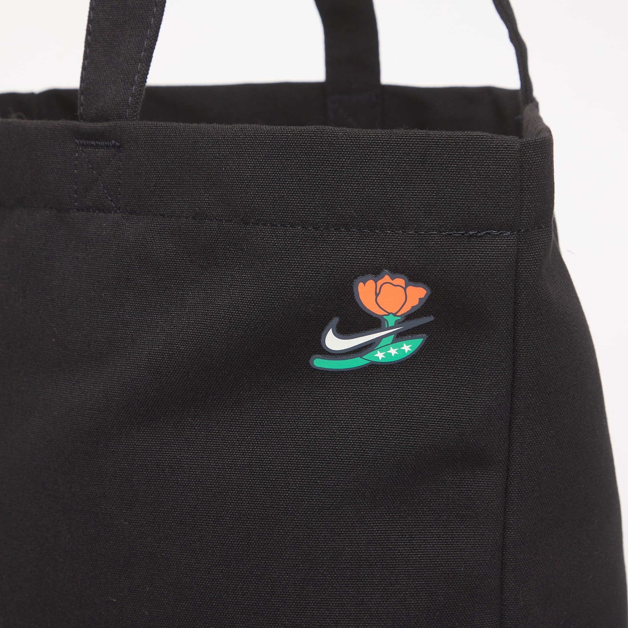 Nike Чанта Heritage Tote Bag 22L Black/ Stadium Green/ White