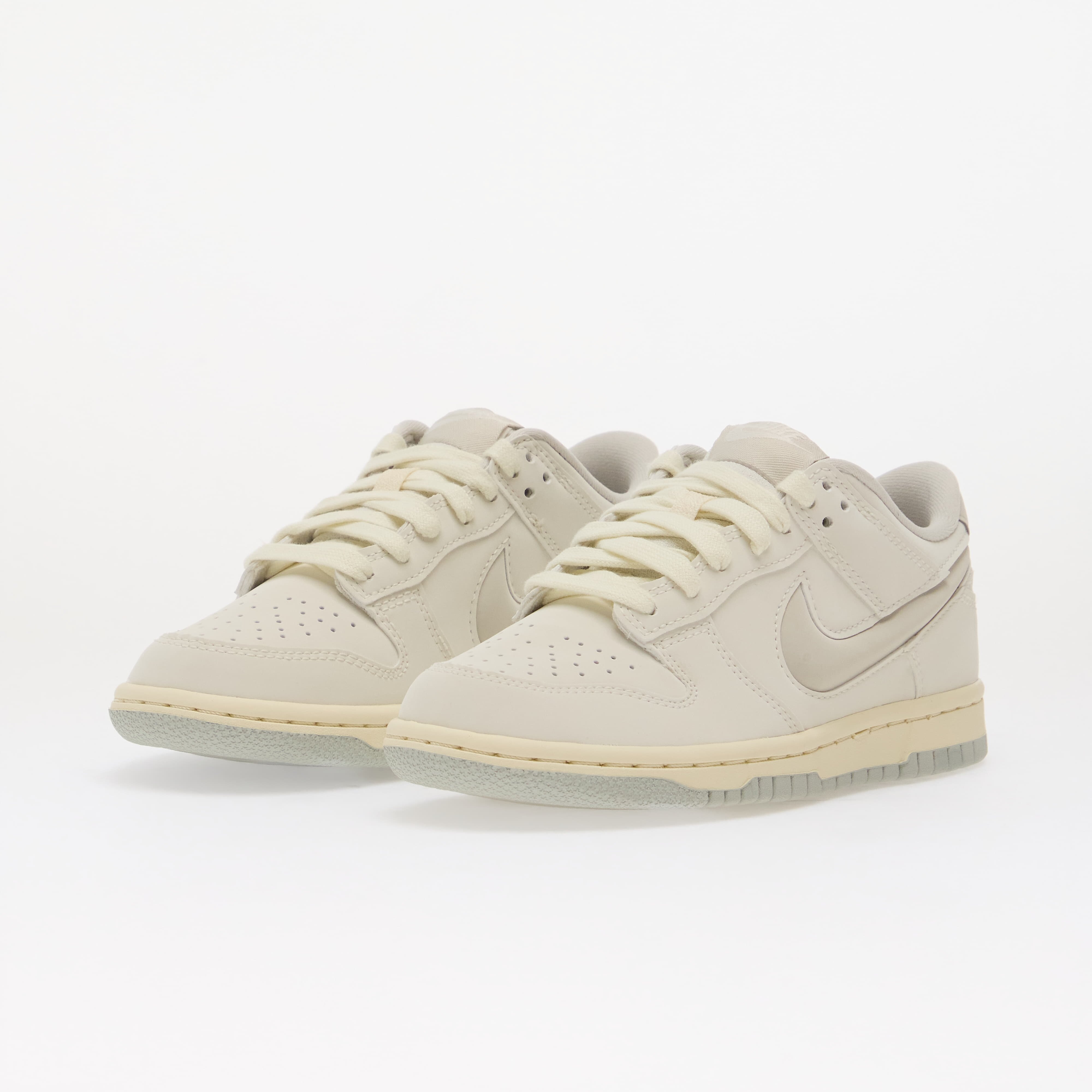 Nike Обувки Dunk Low LV8 Kids Sail/ Light Bone/ Coconut Milk