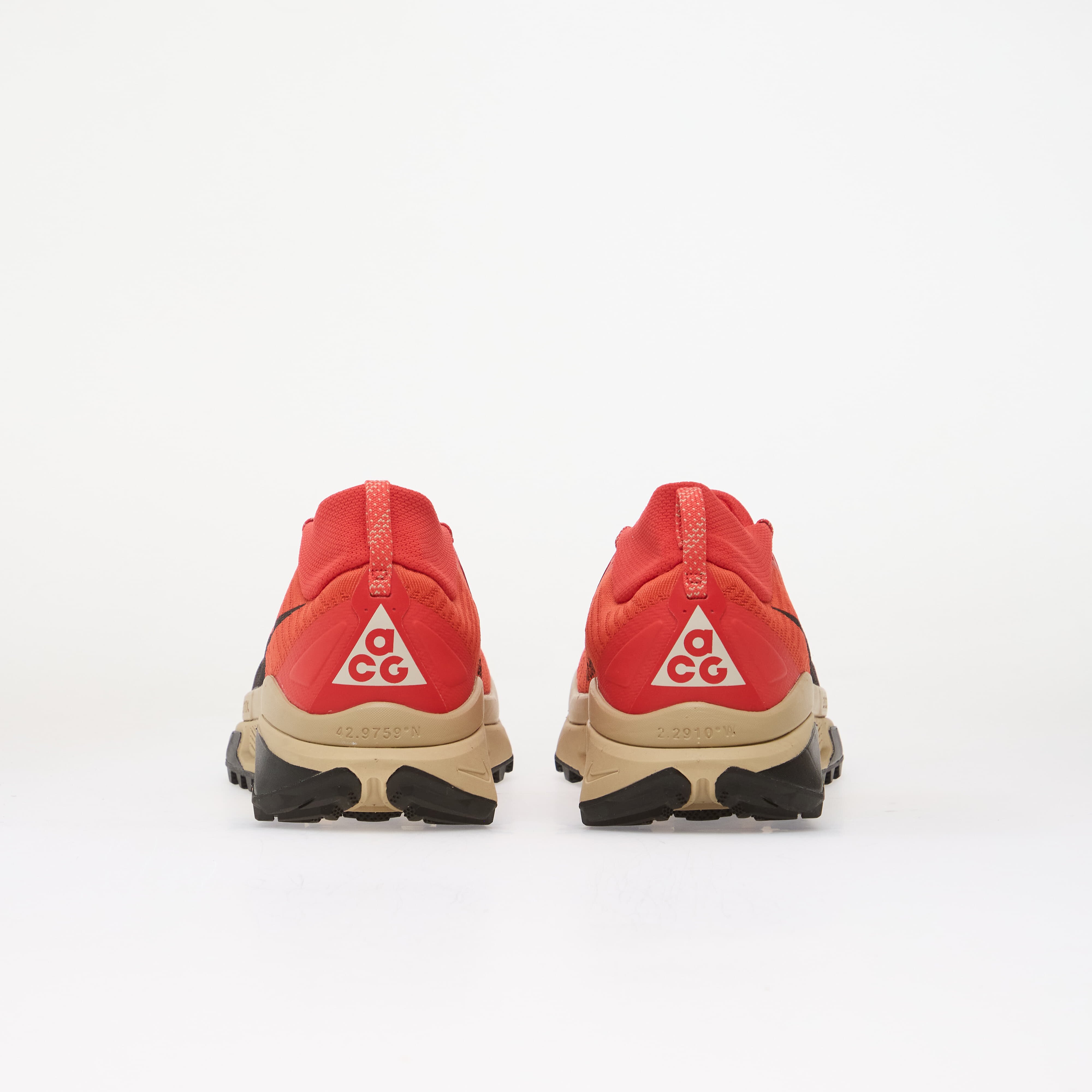 Nike Сникърси ACG Zegama Trail Lt Crimson/ Black-Lt Orewood Brn-Black