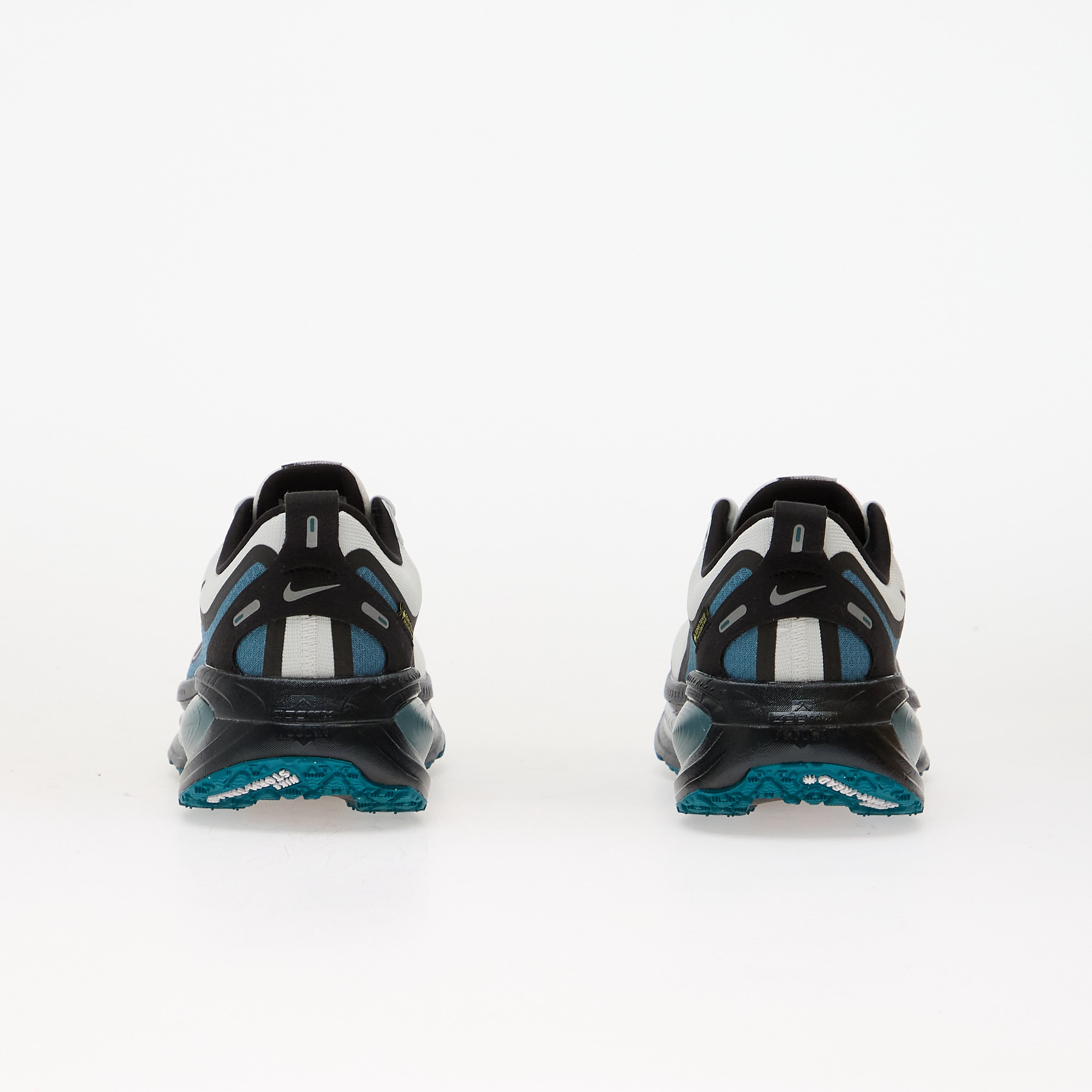Nike Сникърси Vomero 18 GORE-TEX Off White/ Black-Smokey Blue