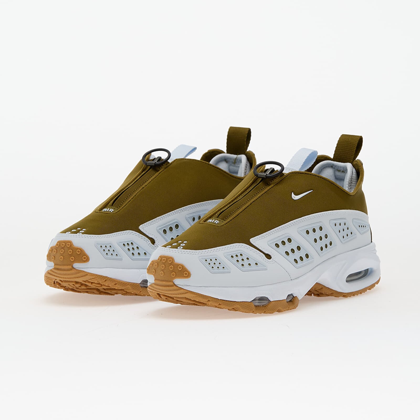 Nike Сникърси W Air Max Sndr Olive Flak/ Blue Tint-Black-Gum Med Brown