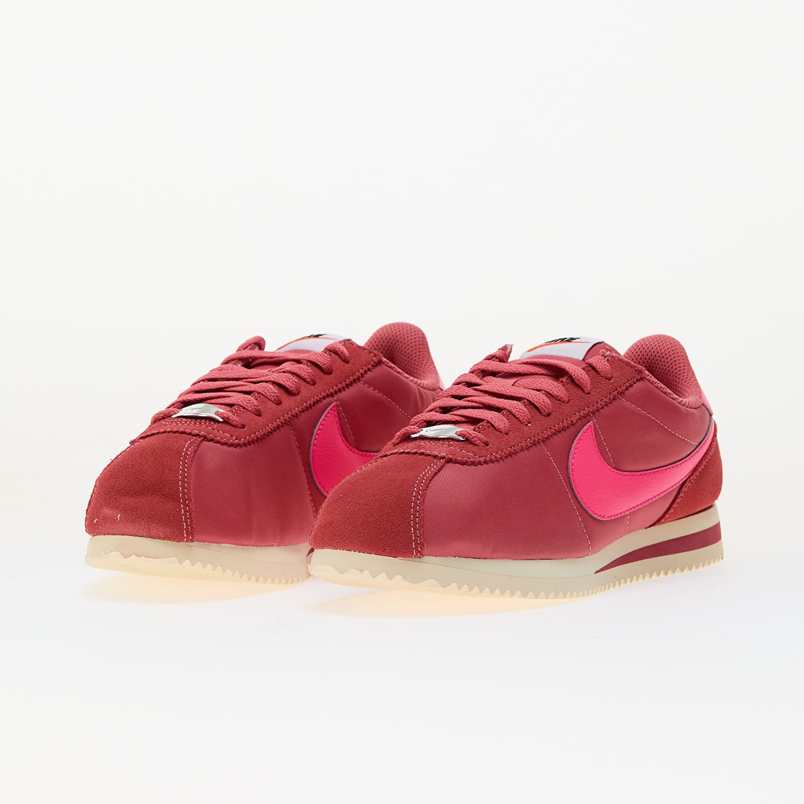 Nike Сникърси W Cortez Textile Adobe/ Hyper Pink-Alabaster-Safety Orange