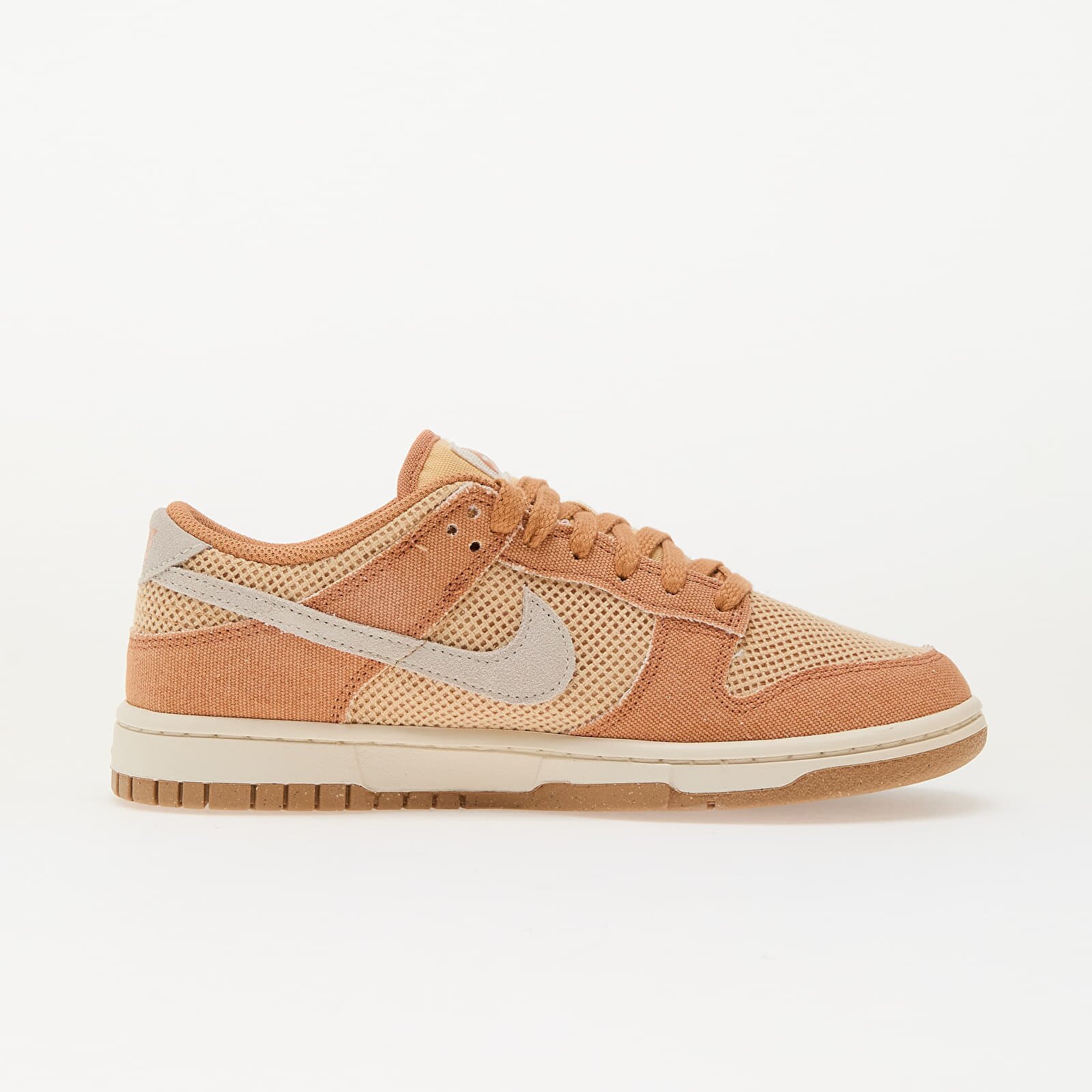 Nike Сникърси W Dunk Low Nn Se Amber Brown/ Pale Ivory-White Onyx
