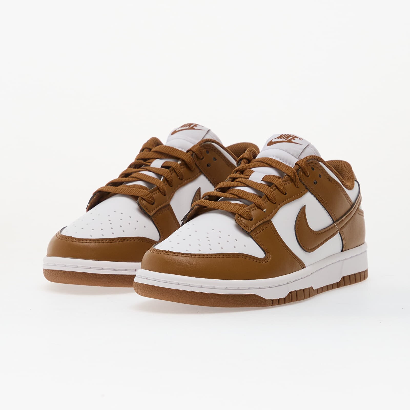 Nike Сникърси W Dunk Low Sail/ Lt British Tan-White
