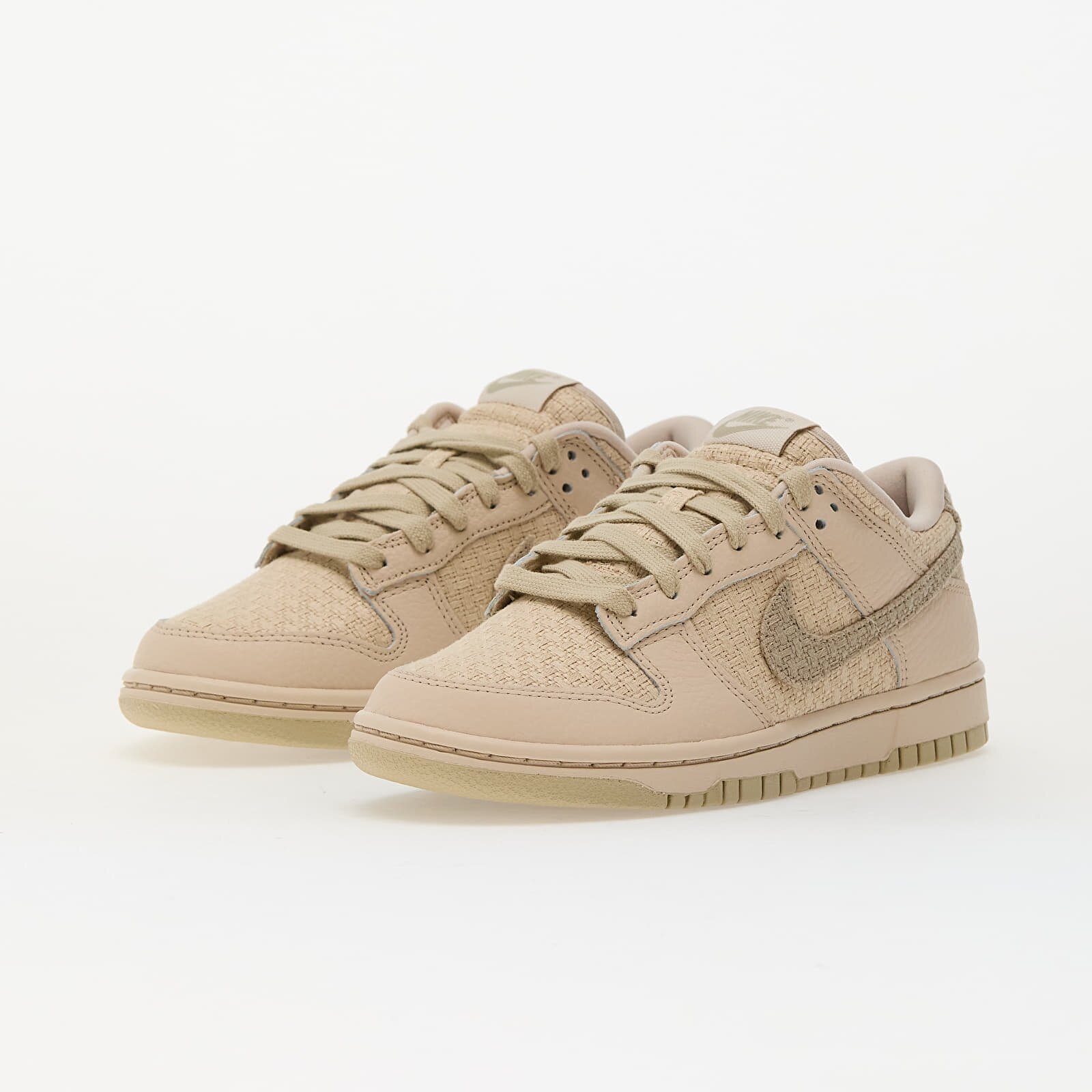 Nike Сникърси W Dunk Low Sanddrift/ Desert Khaki