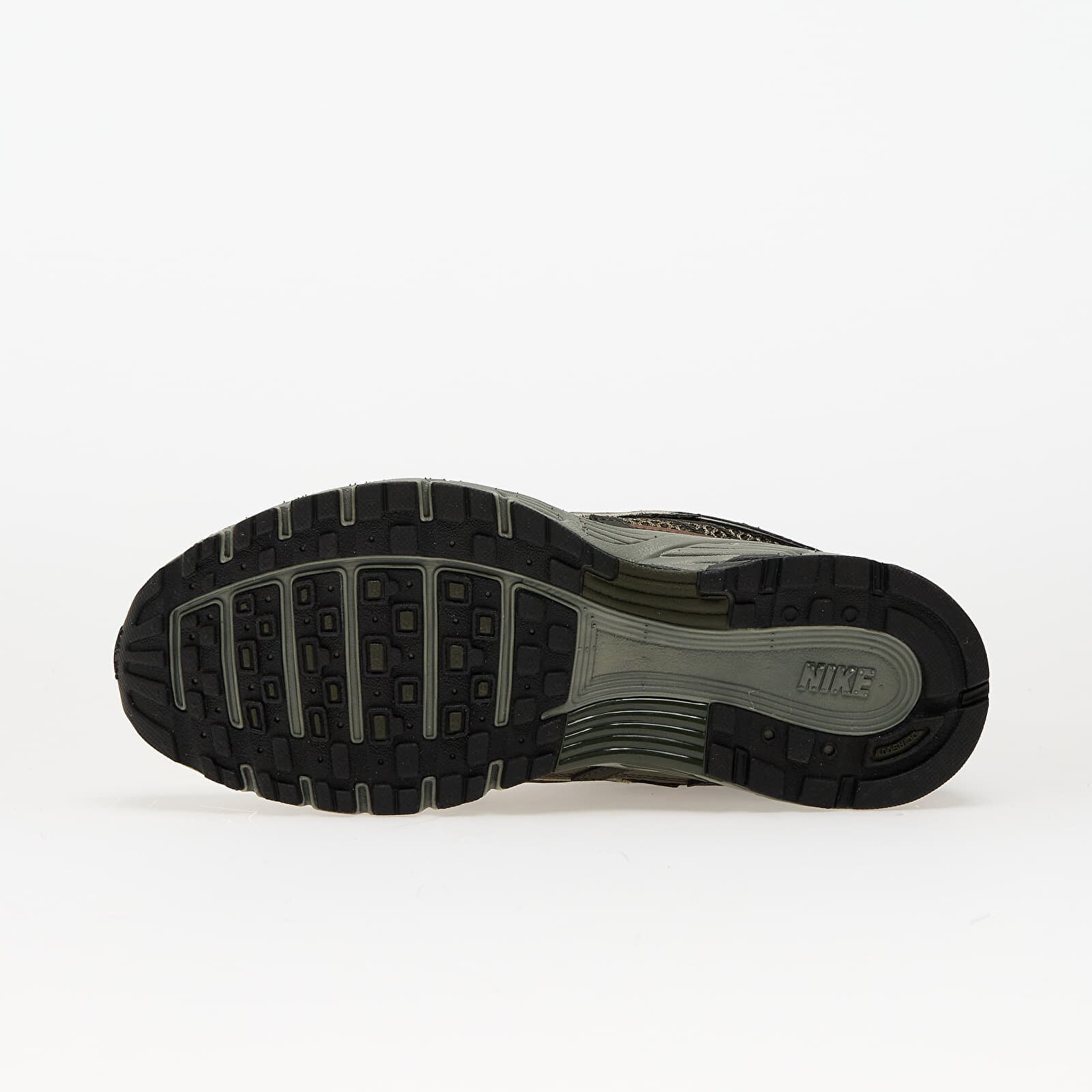 Nike Сникърси W P-6000 Se Sequoia/ Black-Cargo Khaki-Lt Army