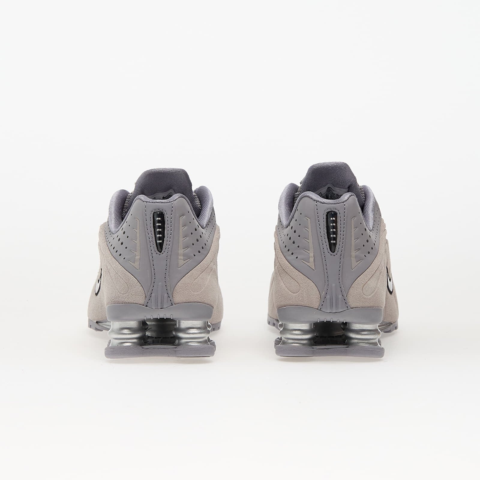 Nike Сникърси W Shox R4 Cement Grey/ Black-College Grey-Mtlc Silver