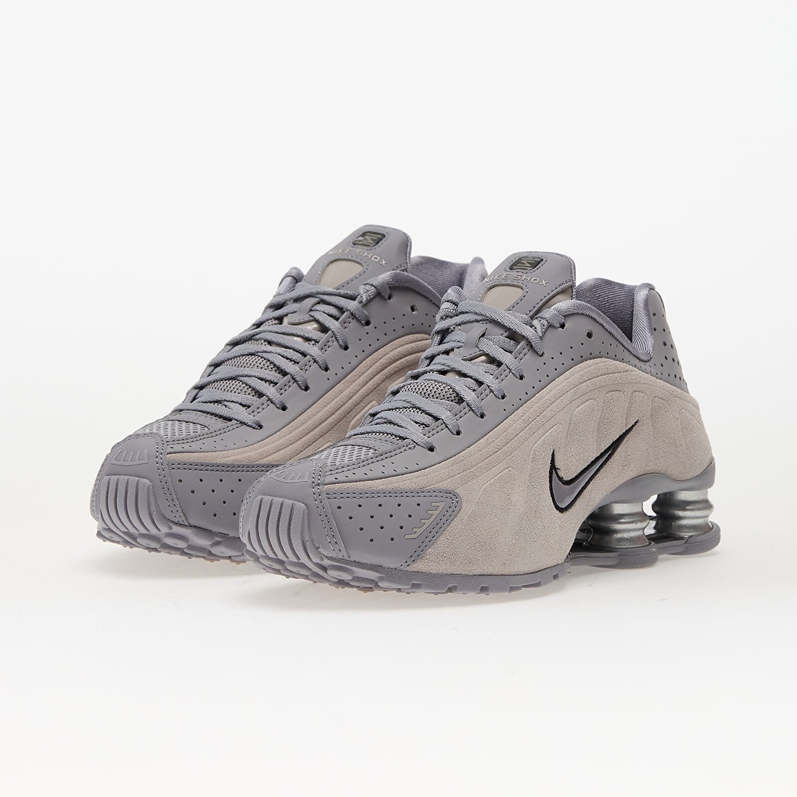 Nike Сникърси W Shox R4 Cement Grey/ Black-College Grey-Mtlc Silver