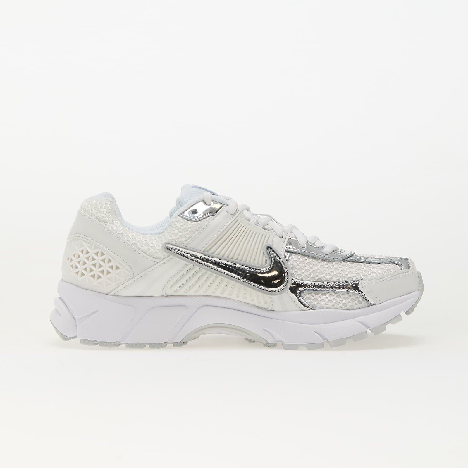 Nike Сникърси W Zoom Vomero 5 Gold White/ Metallic Silver-Summit White