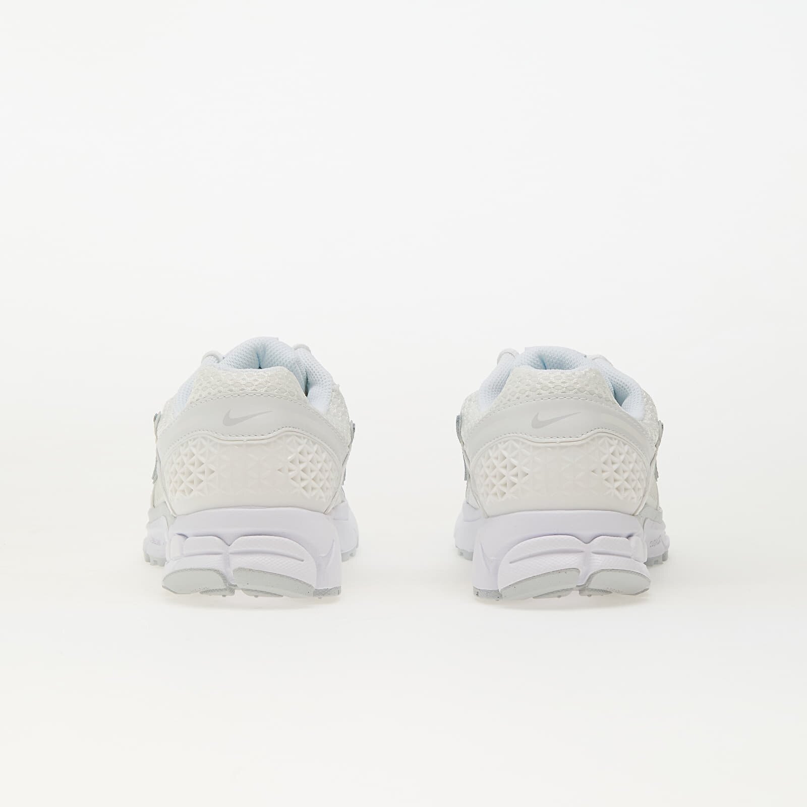 Nike Сникърси W Zoom Vomero 5 Gold White/ Metallic Silver-Summit White