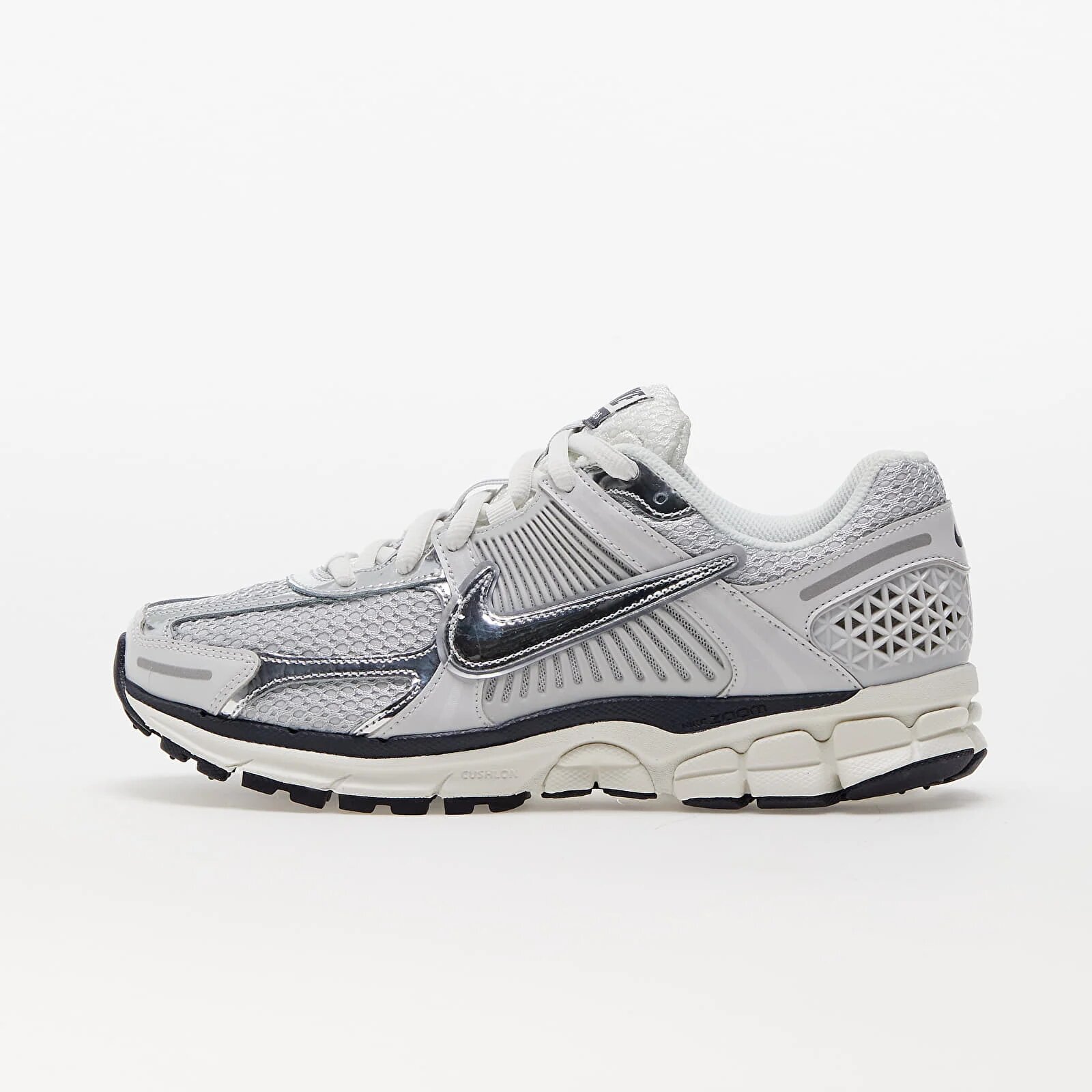 Nike Сникърси W Zoom Vomero 5 Photon Dust/ Chrome-Gridiron-Sail