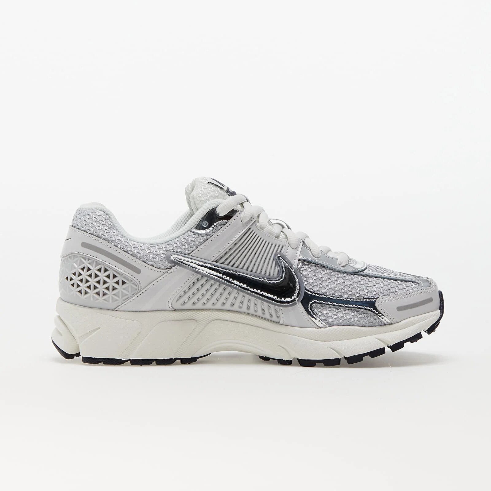 Nike Сникърси W Zoom Vomero 5 Photon Dust/ Chrome-Gridiron-Sail