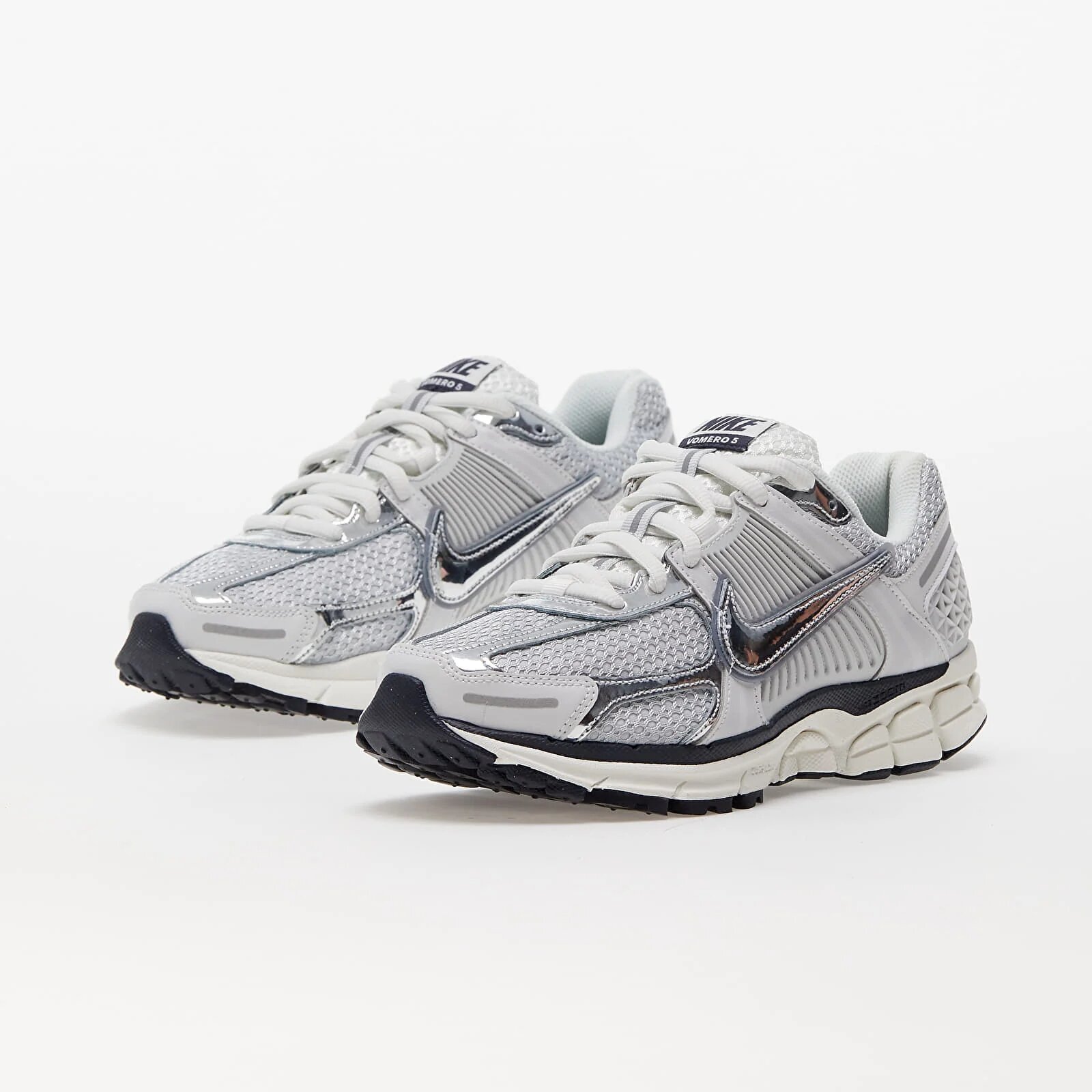 Nike Сникърси W Zoom Vomero 5 Photon Dust/ Chrome-Gridiron-Sail