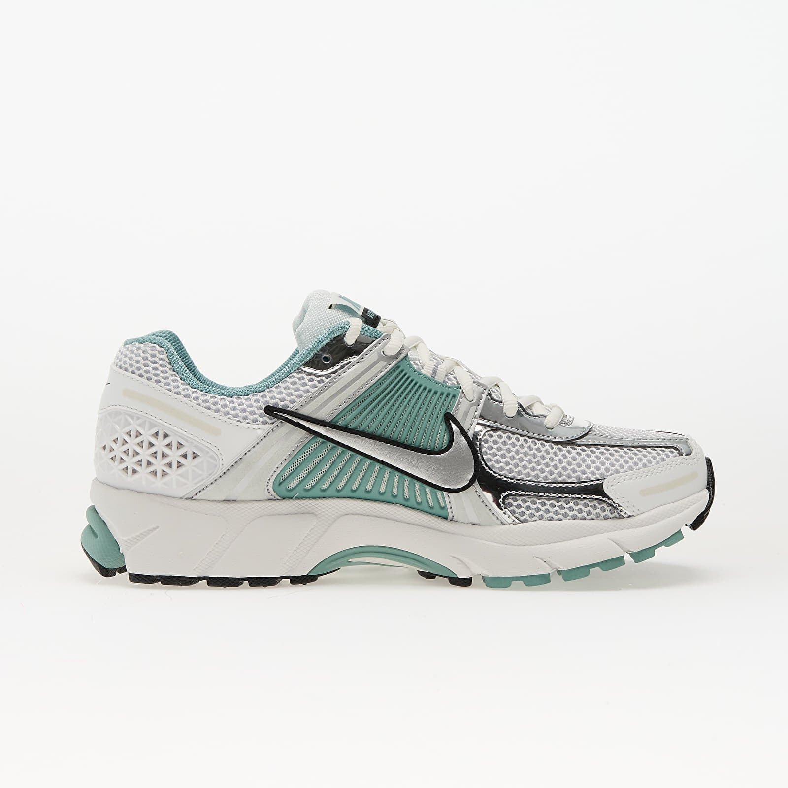 Nike Сникърси W Zoom Vomero 5 Summit White/ Mtlc Silver-Wolf Grey-Pure Platinum-Cannon-Black