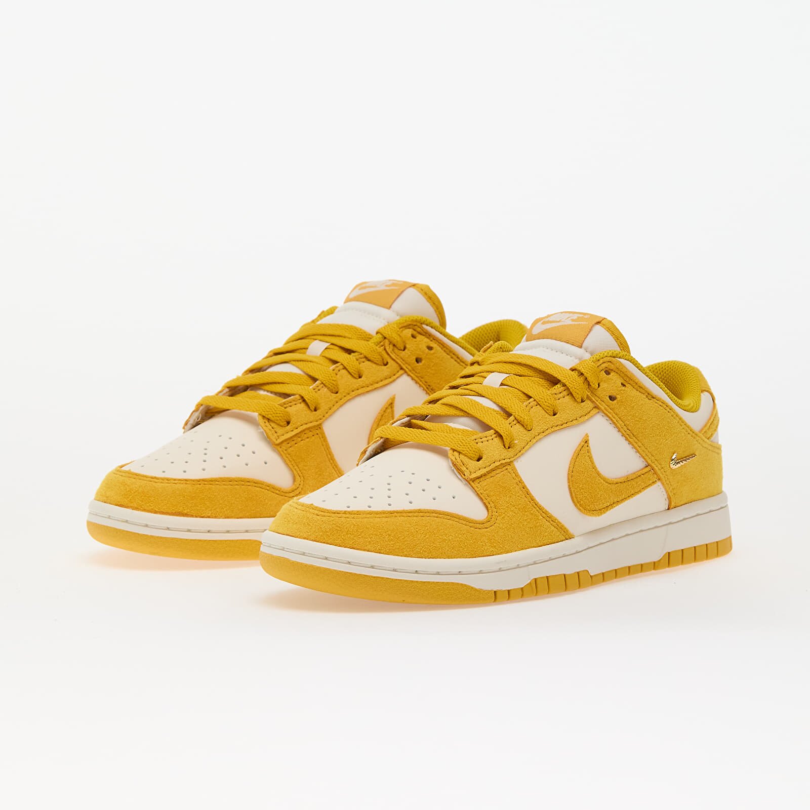 Nike Сникърси Wmns Dunk Low Pale Ivory/ Dk Sulfur-Sail-Mtlc Gold