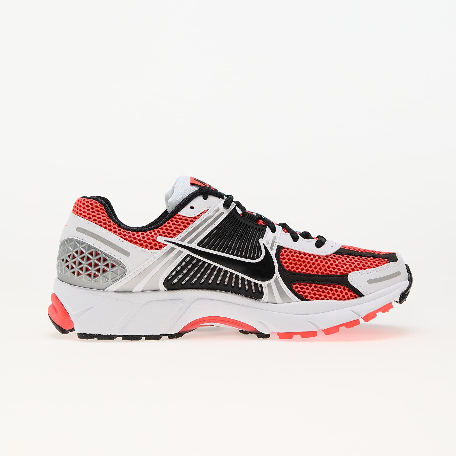 Nike Сникърси Zoom Vomero 5 Se Bright Crimson/ Black-Glacier Ice