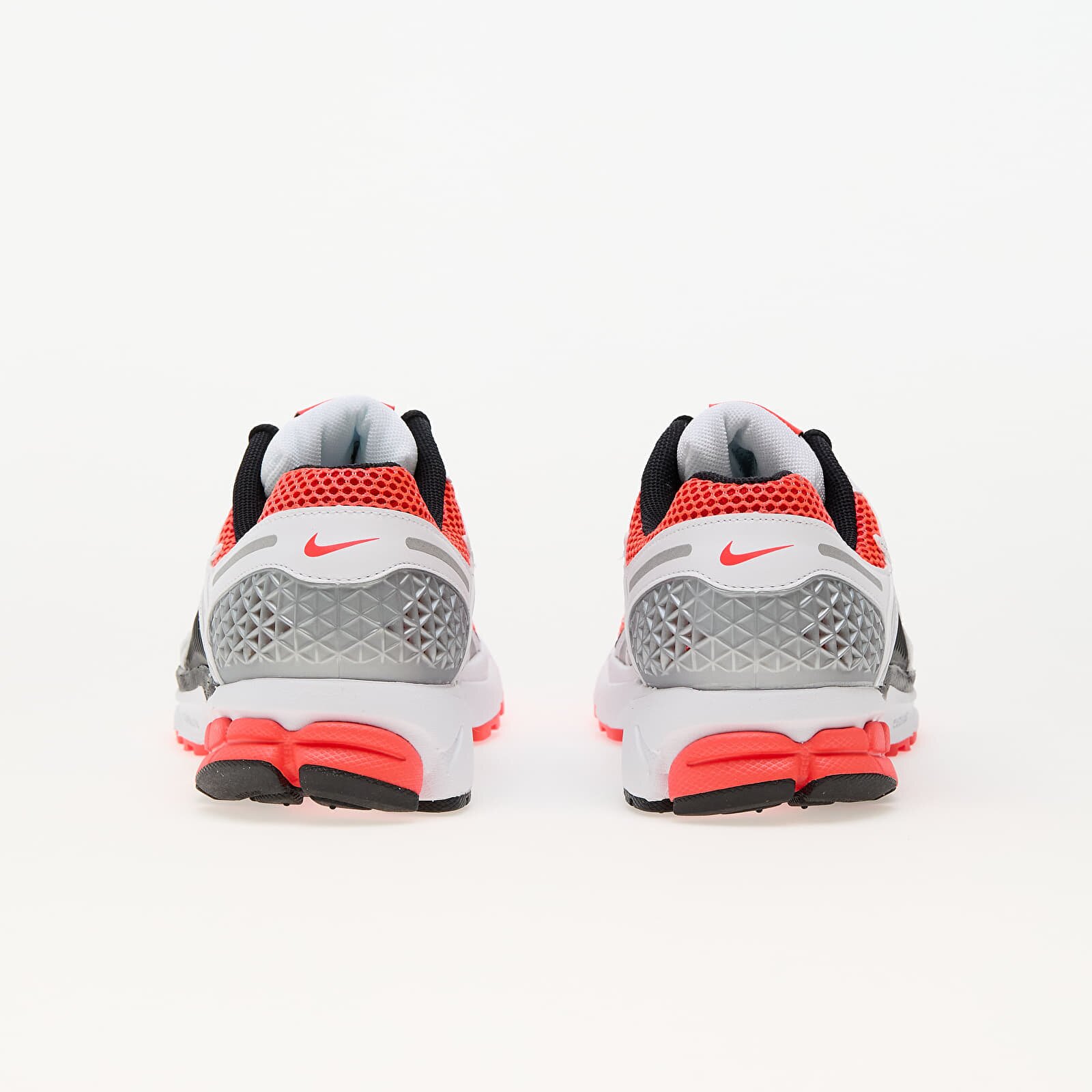 Nike Сникърси Zoom Vomero 5 Se Bright Crimson/ Black-Glacier Ice