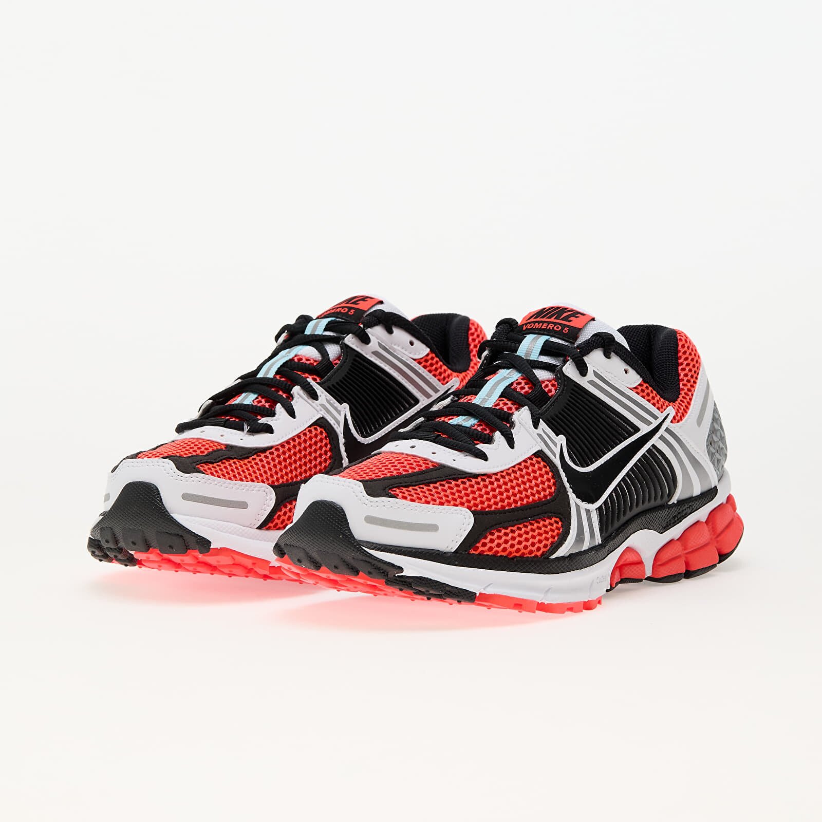 Nike Сникърси Zoom Vomero 5 Se Bright Crimson/ Black-Glacier Ice