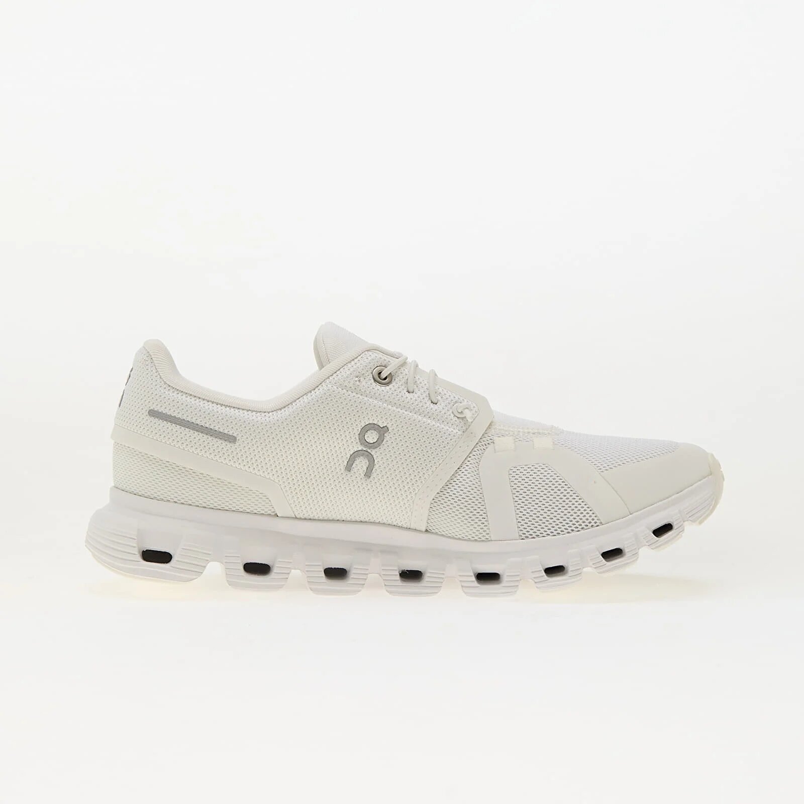 On Обувки M Cloud 6 White/ White