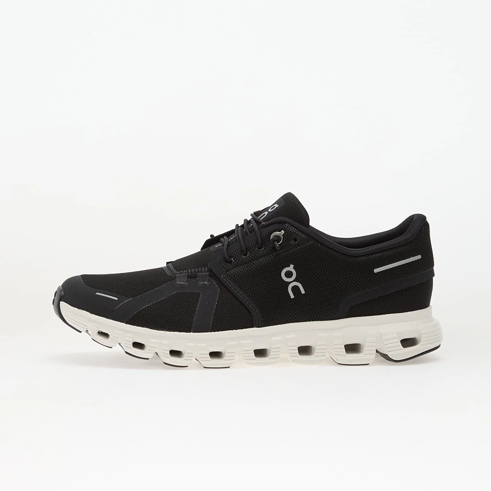 On Обувки M Cloud 6 Wide Black/ White