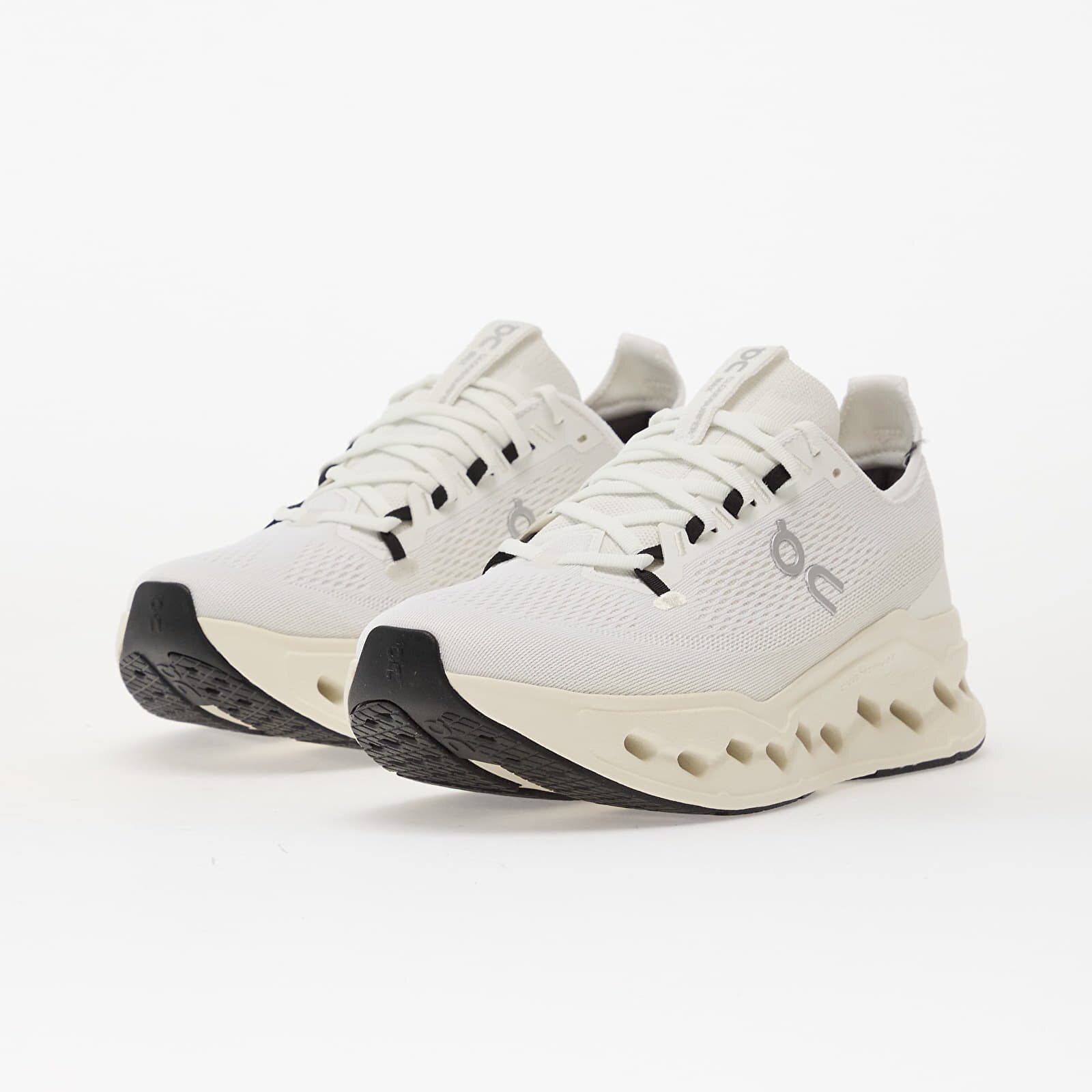 On Обувки M Cloudsurfer Max White/ White