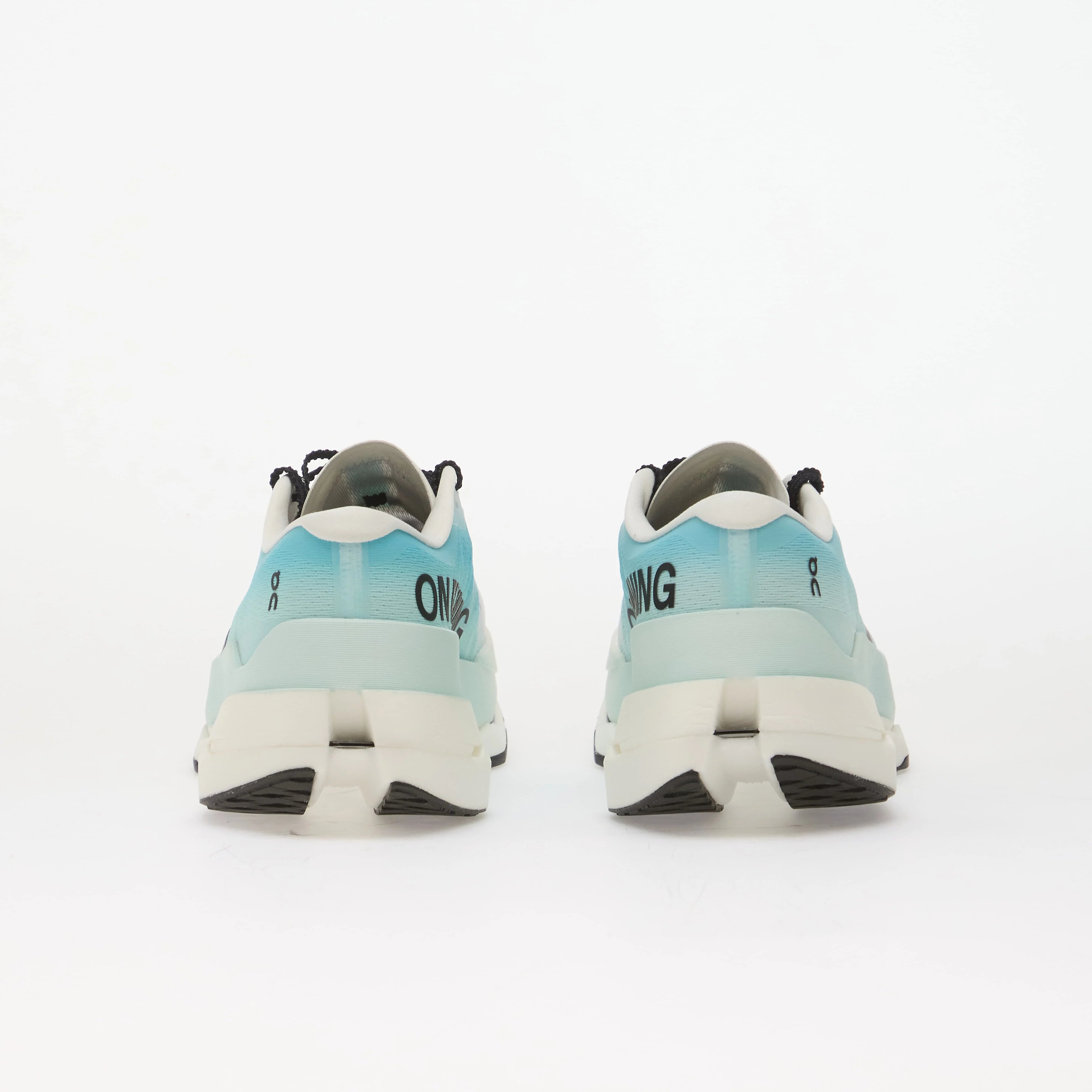 On Сникърси M Cloudboom Max White/ Flurry