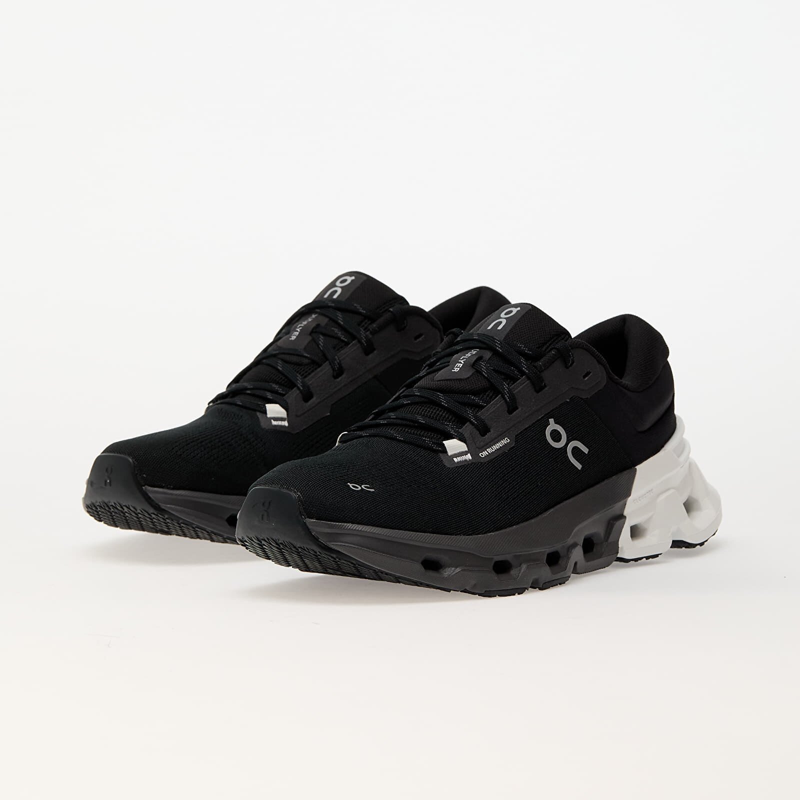 On Сникърси M Cloudflyer 5 Black/ White