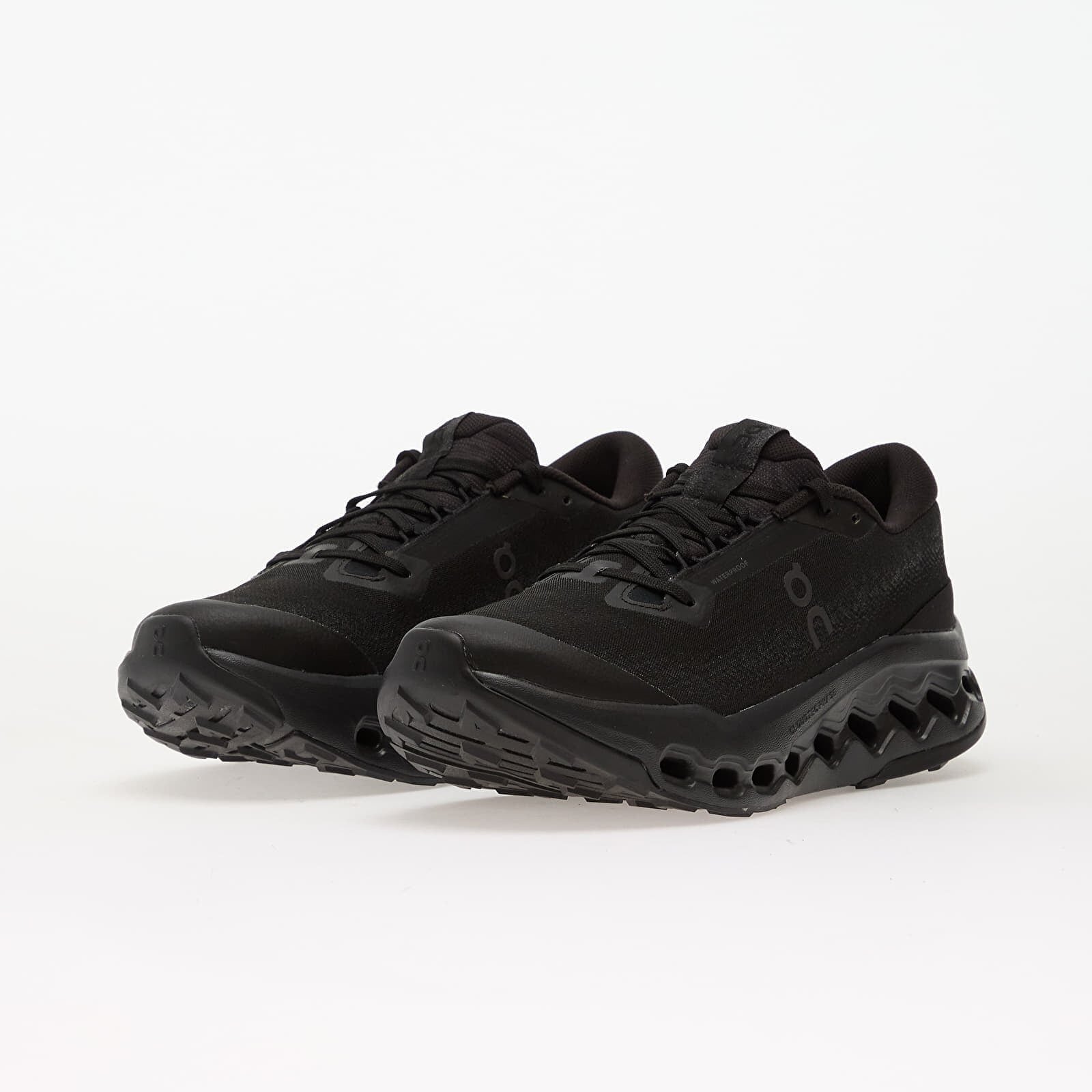 On Сникърси M Cloudsurfer Trail 2 Wp Black/ Black