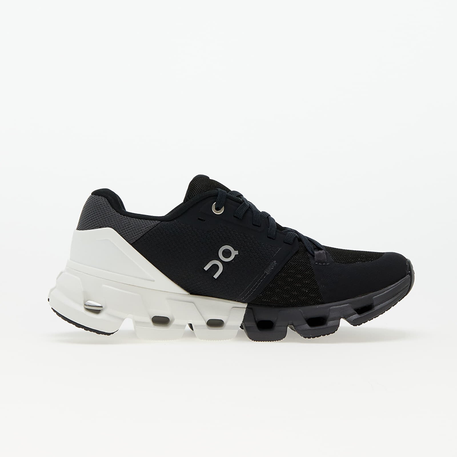 On Сникърси W Cloudflyer Wide Black/ White