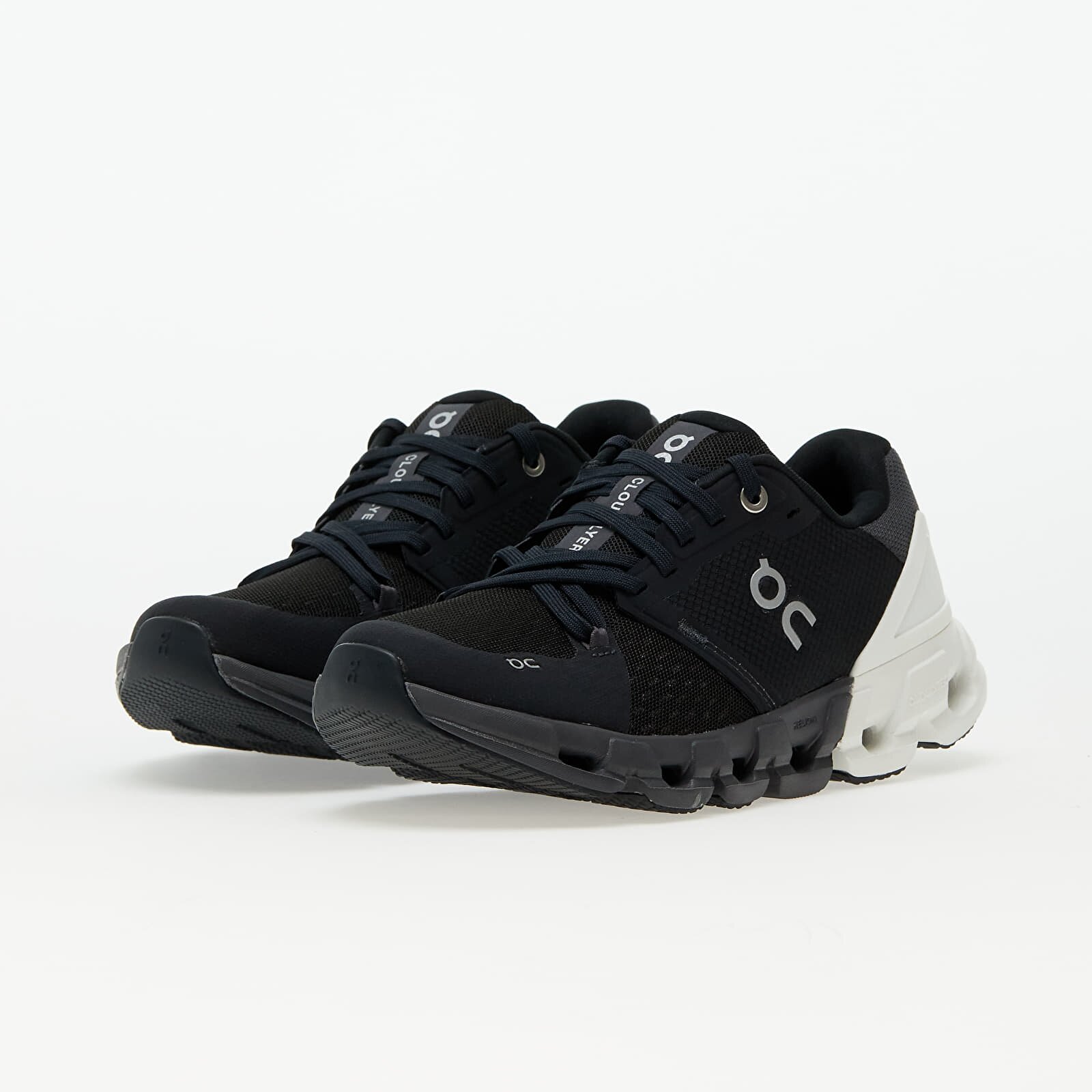 On Сникърси W Cloudflyer Wide Black/ White