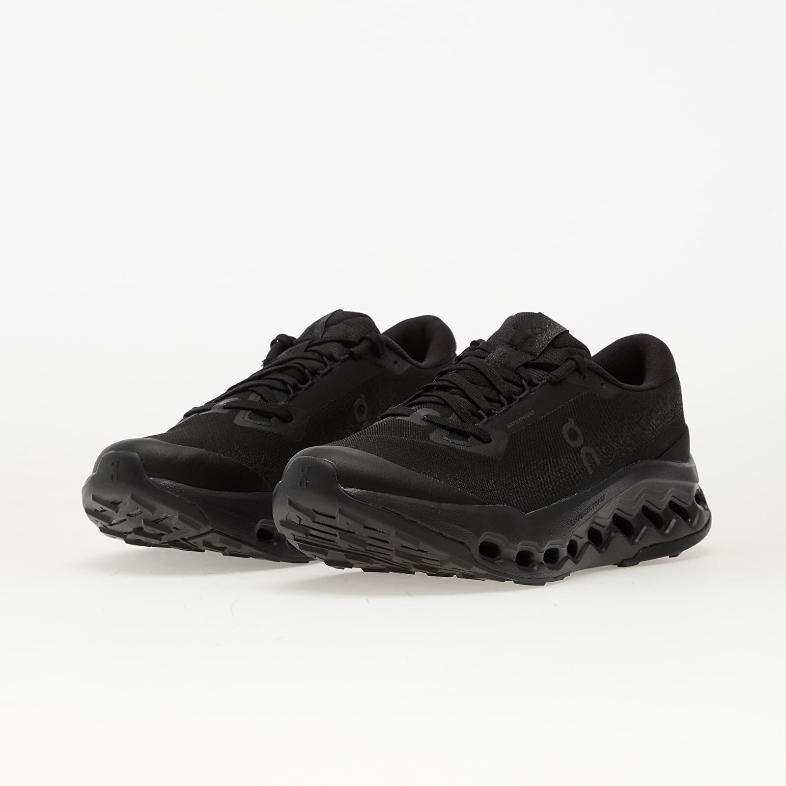 On Сникърси W Cloudsurfer Trail 2 Wp Black/ Black