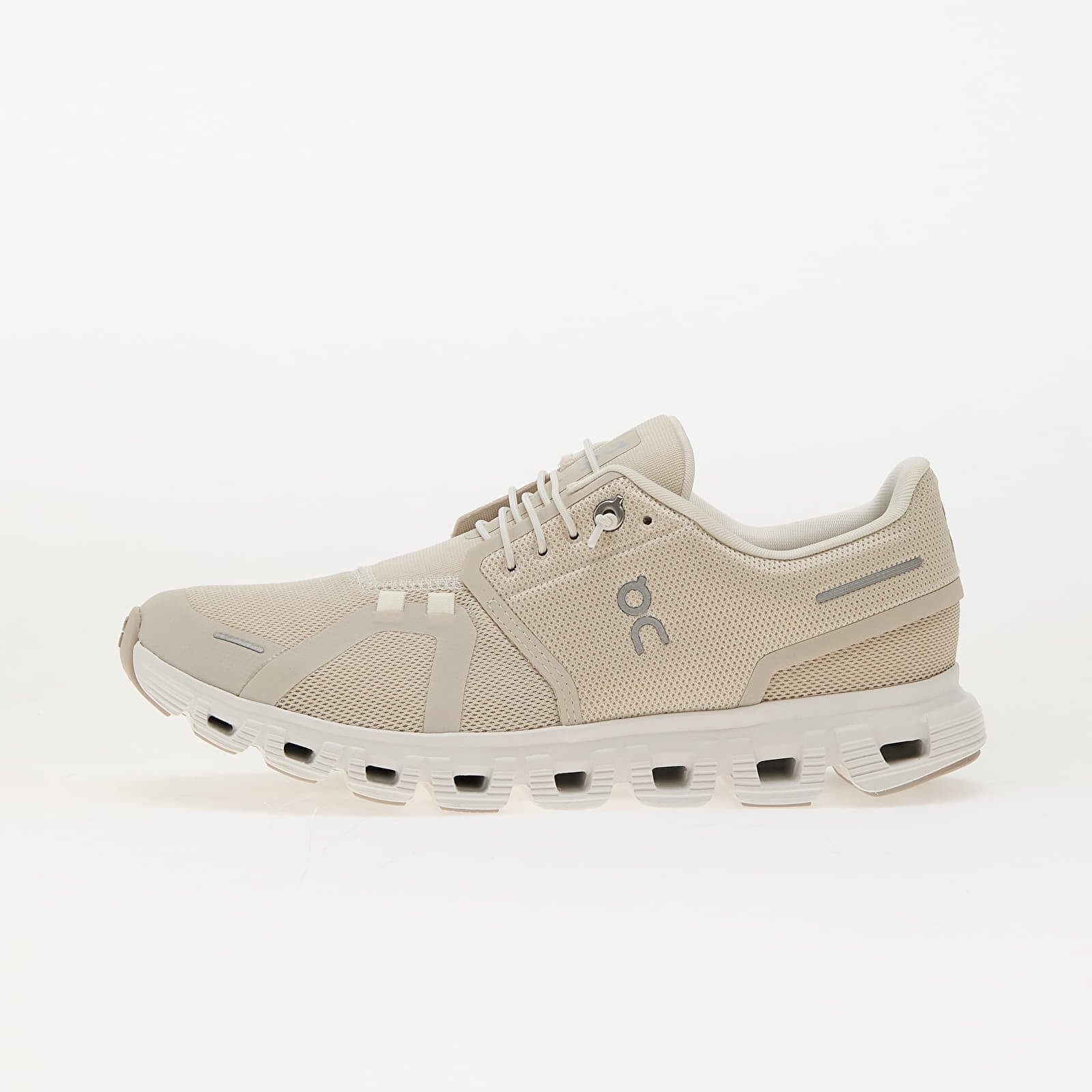 On W Cloud 6 Pearl/ White